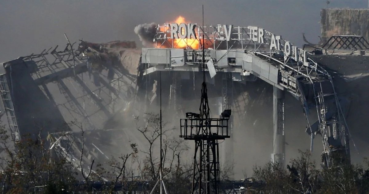 Coloane de fum ridicându-se deasupra aeroportului Donețk după atac drone Donețk, cu infrastructură energetică Rusia afectată și raționalizare combustibil Sankt Petersburg în fundal. | sursa foto: Adevarul Coloane de fum ridicându-se deasupra aeroportului Donețk după atac drone Donețk, cu infrastructură energetică Rusia afectată și raționalizare combustibil Sankt Petersburg în fundal. | sursa foto: Adevarul