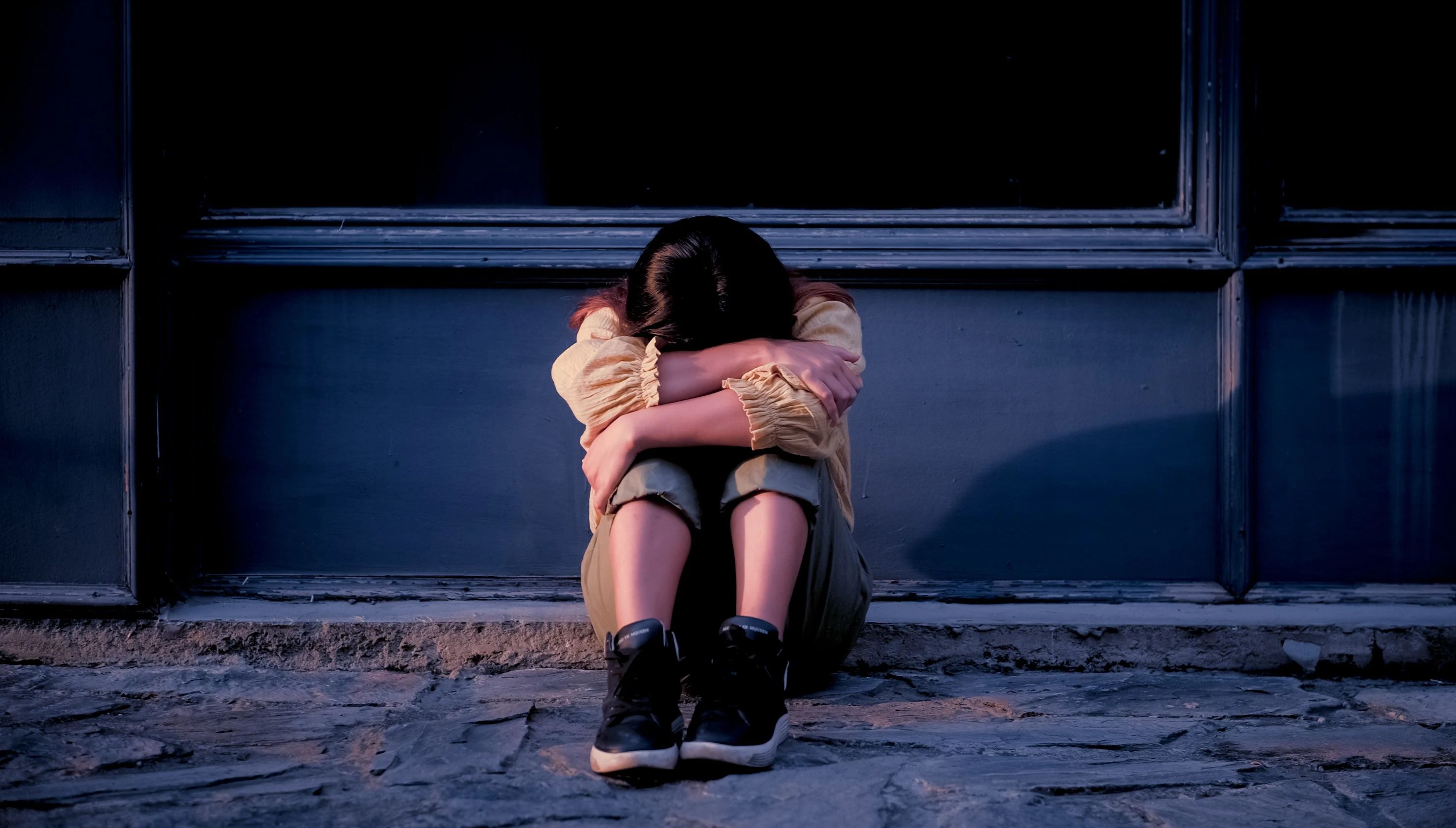 Elevă de 13 ani în sala de clasă, participând la activități școlare, ilustrând lipsa semnalelor alarmă înainte de sinucidere adolescentă și necesitatea asistenței psihologice. | sursa foto: Click Elevă de 13 ani în sala de clasă, participând la activități școlare, ilustrând lipsa semnalelor alarmă înainte de sinucidere adolescentă și necesitatea asistenței psihologice. | sursa foto: Click
