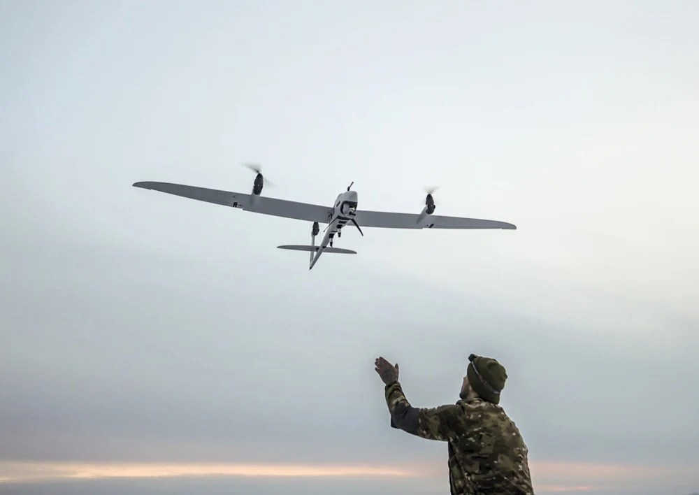 Drone militare ucrainene supraveghează linia frontului în Donbas, schimbând tactica războiului robotic în conflictul cu Rusia. | sursa foto: Adevarul Drone militare ucrainene supraveghează linia frontului în Donbas, schimbând tactica războiului robotic în conflictul cu Rusia. | sursa foto: Adevarul