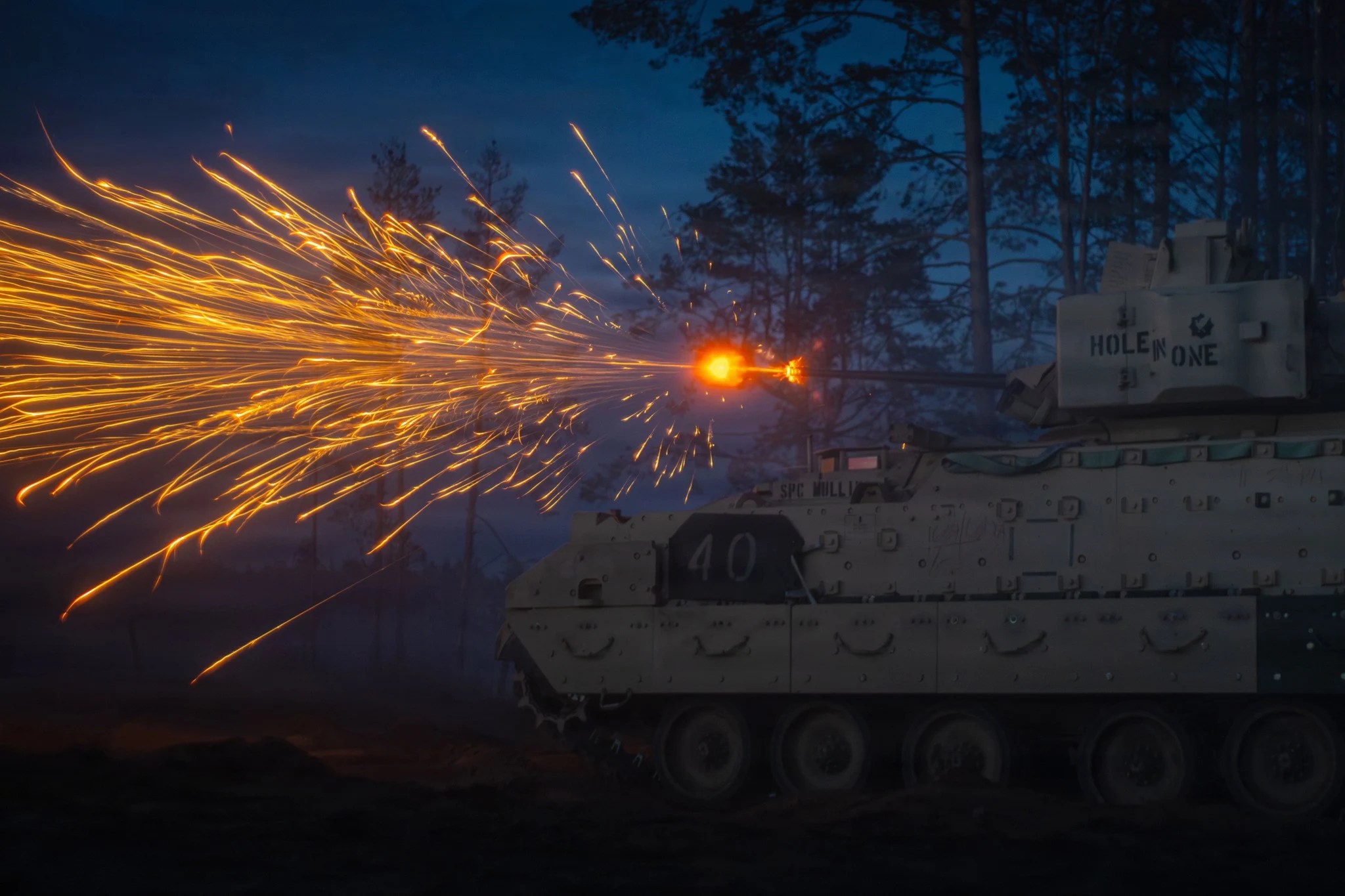 Militari americani și britanici operează arme anti-dronă și tehnologii anti-dronă în exercițiul militar Flytrap 5.0 din Lituania, lângă granița cu Belarus. | sursa foto: Adevarul Militari americani și britanici operează arme anti-dronă și tehnologii anti-dronă în exercițiul militar Flytrap 5.0 din Lituania, lângă granița cu Belarus. | sursa foto: Adevarul