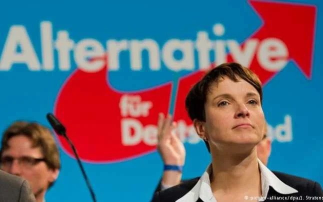 Grafic cu evoluția sondajelor politice în Germania, AfD Germania lider cu 27%, CDU/CSU lui Friedrich Merz scăzând la 23% | sursa foto: Adevarul Grafic cu evoluția sondajelor politice în Germania, AfD Germania lider cu 27%, CDU/CSU lui Friedrich Merz scăzând la 23% | sursa foto: Adevarul