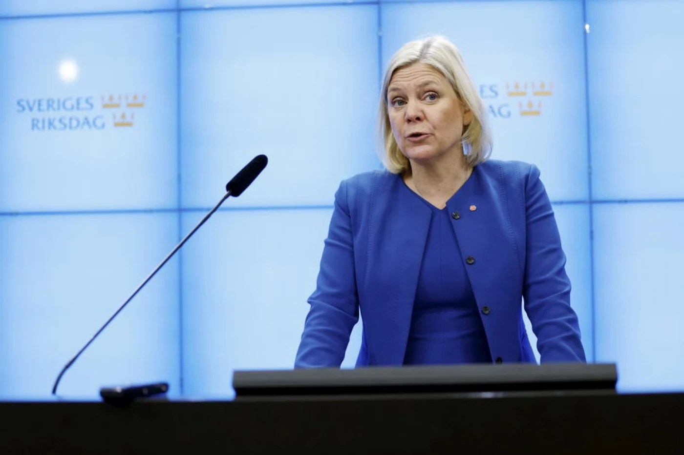 Magdalena Andersson vorbind la un podium în timpul alegerilor Suedia, discutând formarea coaliției guvernamentale de stânga. | sursa foto: Adevarul Magdalena Andersson vorbind la un podium în timpul alegerilor Suedia, discutând formarea coaliției guvernamentale de stânga. | sursa foto: Adevarul