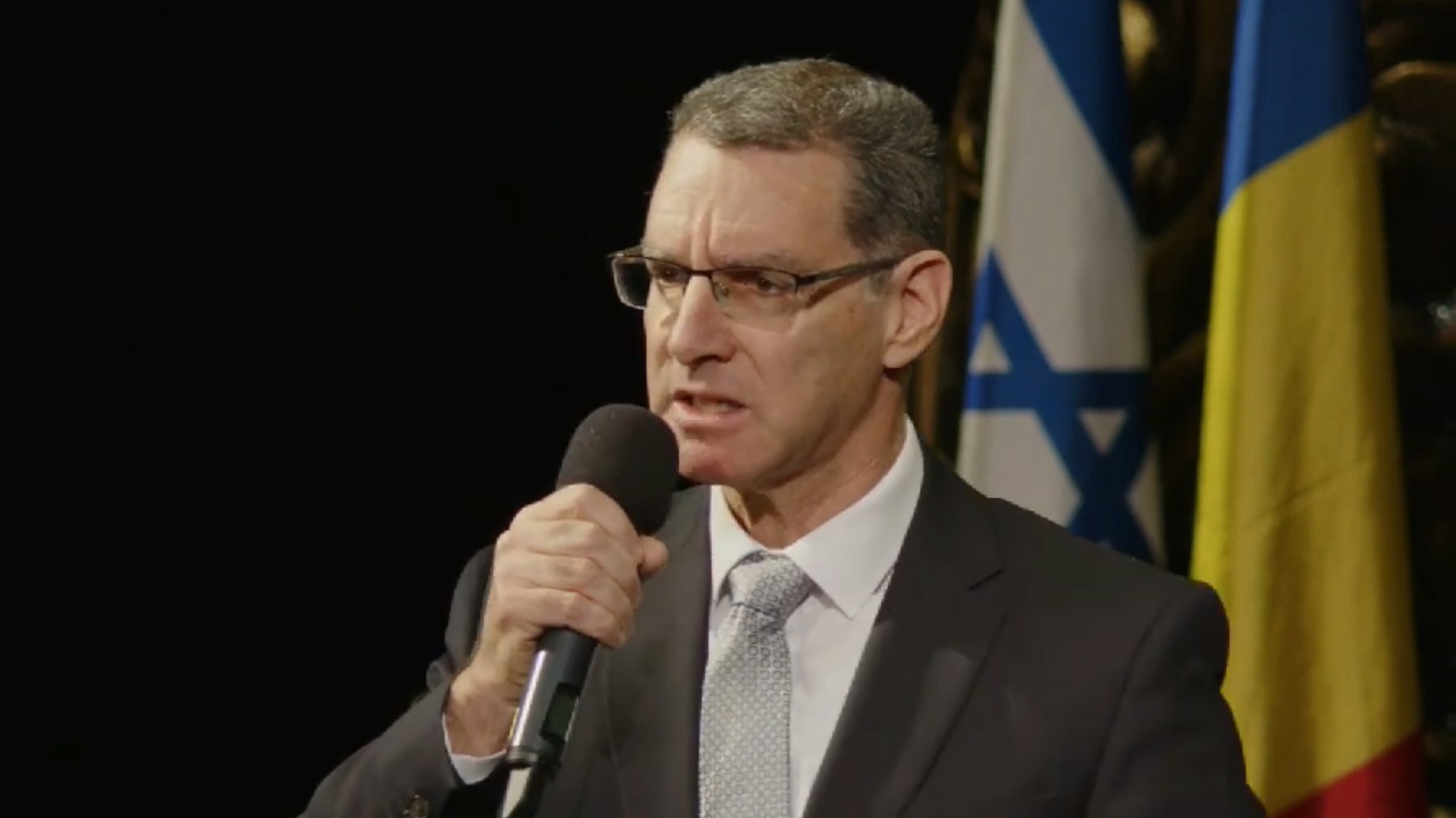 Ambasadorul Israelului la București vorbind despre riscul unui Iran atac NATO și amenințarea nucleară Iran în contextul tensiunilor Orientul Mijlociu. | sursa foto: WowBiz Ambasadorul Israelului la București vorbind despre riscul unui Iran atac NATO și amenințarea nucleară Iran în contextul tensiunilor Orientul Mijlociu. | sursa foto: WowBiz