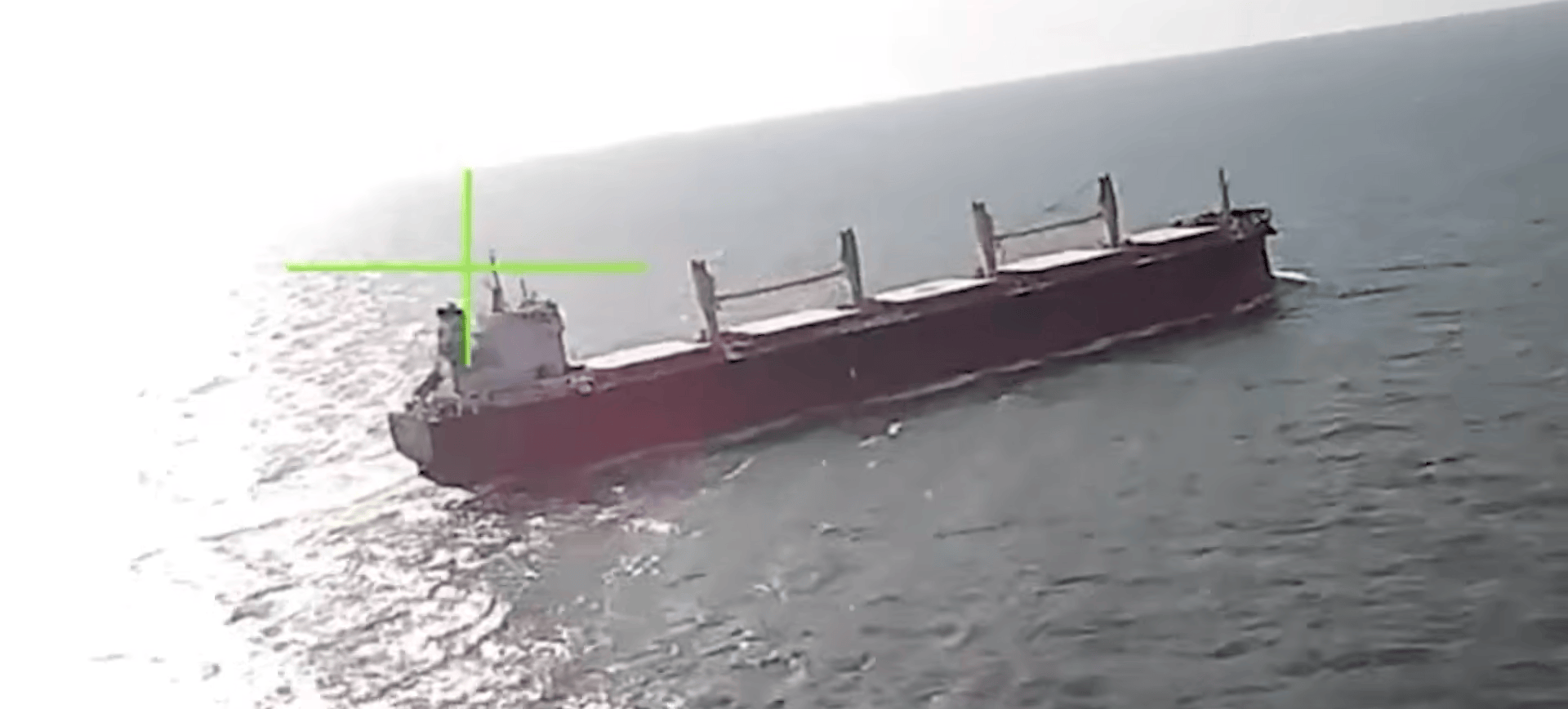 Petrolier închiriat de Chevron în Marea Neagră avariat după atac cu drone, Ucraina neagă acuzațiile privind incidentul recent. | sursa foto: WowBiz Petrolier închiriat de Chevron în Marea Neagră avariat după atac cu drone, Ucraina neagă acuzațiile privind incidentul recent. | sursa foto: WowBiz