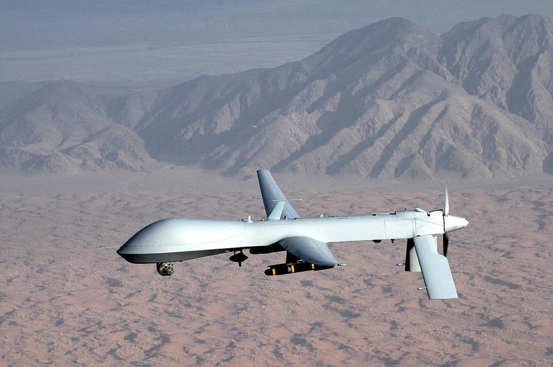 Drone MQ-1 Predator americane în zbor deasupra Strâmtorii Ormuz, în timpul loviturilor autoapărare asupra apărării aeriene iraniene. | sursa foto: HotNews Drone MQ-1 Predator americane în zbor deasupra Strâmtorii Ormuz, în timpul loviturilor autoapărare asupra apărării aeriene iraniene. | sursa foto: HotNews