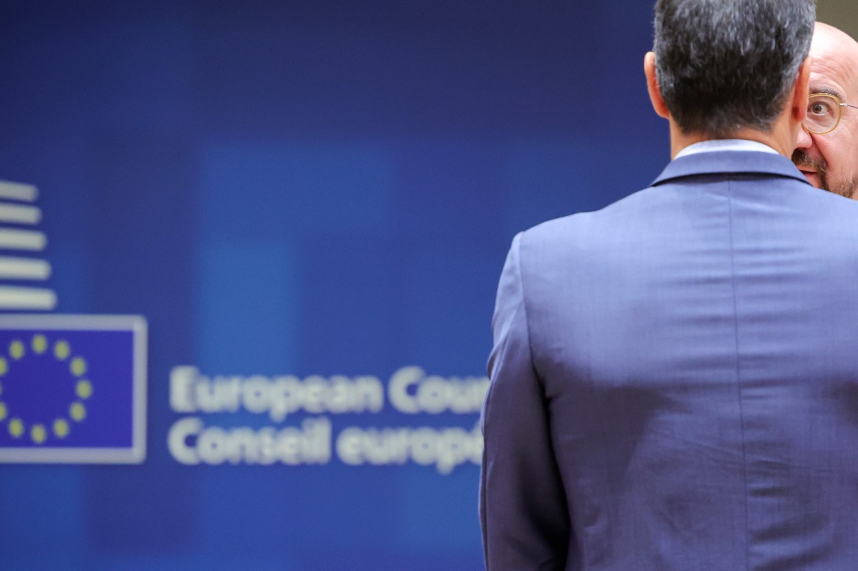 Liderii UE reuniți la masa rotundă în summit pentru contramăsuri economice UE privind tarife vamale SUA impuse de Trump | sursa foto: HotNews Liderii UE reuniți la masa rotundă în summit pentru contramăsuri economice UE privind tarife vamale SUA impuse de Trump | sursa foto: HotNews