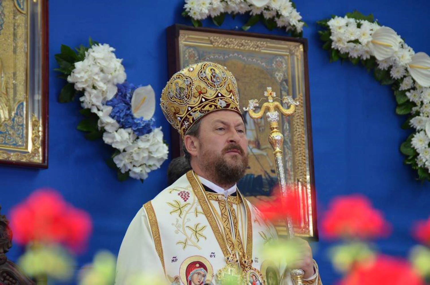 Corneliu Bârlădeanu în costum clerical, în timpul procesului pentru abuzuri sexuale Biserica Ortodoxă și condamnare episcop Huși la opt ani închisoare. | sursa foto: HotNews Corneliu Bârlădeanu în costum clerical, în timpul procesului pentru abuzuri sexuale Biserica Ortodoxă și condamnare episcop Huși la opt ani închisoare. | sursa foto: HotNews