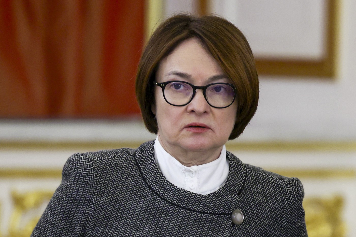 Elvira Nabiullina absentă la Forum Economic Internațional Sankt Petersburg, ridicând semne despre suveranitatea financiară a Rusiei în contextul panelurilor economice. | sursa foto: HotNews Elvira Nabiullina absentă la Forum Economic Internațional Sankt Petersburg, ridicând semne despre suveranitatea financiară a Rusiei în contextul panelurilor economice. | sursa foto: HotNews