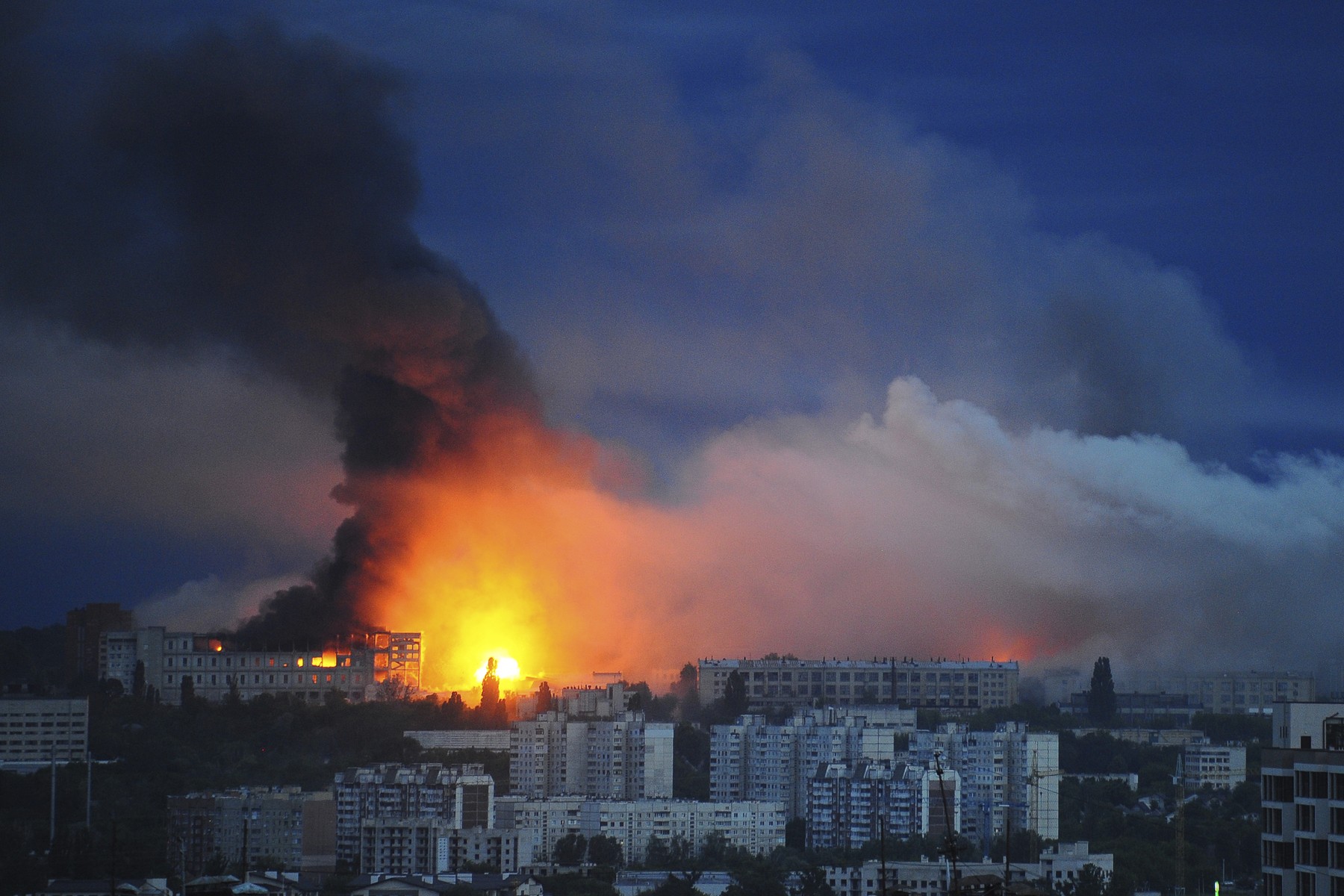 Explozie în sectorul energetic din Ucraina după lovituri masive cu drone și rachete, parte din atacuri drone coordonate de Rusia. | sursa foto: HotNews Explozie în sectorul energetic din Ucraina după lovituri masive cu drone și rachete, parte din atacuri drone coordonate de Rusia. | sursa foto: HotNews