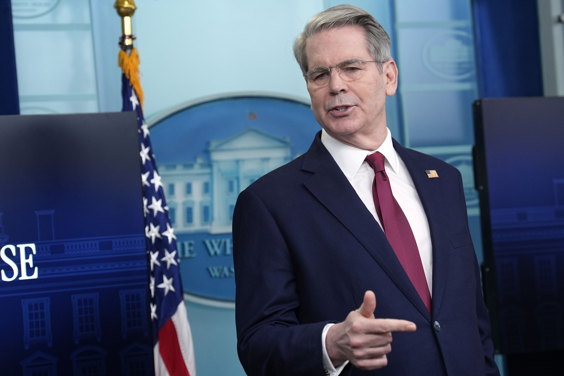 Secretarul Trezoreriei americane discutând strategia privind Groenlanda și tarifele vamale europene în contextul ordinii mondiale. | sursa foto: HotNews Secretarul Trezoreriei americane discutând strategia privind Groenlanda și tarifele vamale europene în contextul ordinii mondiale. | sursa foto: HotNews