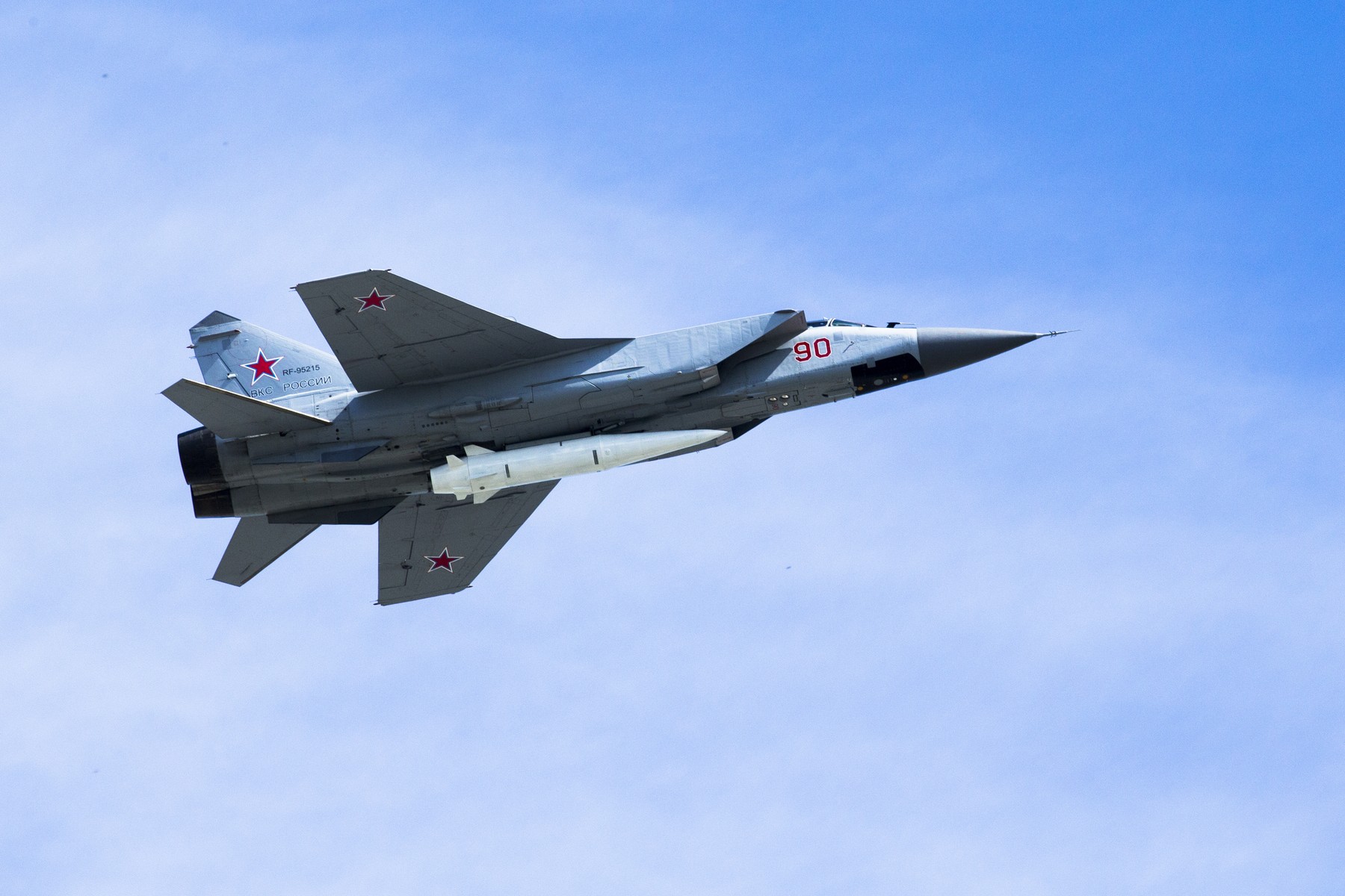 Explozie puternică lângă Kiev cu fum dens și flăcări, în urma atacurilor rusești Kiev și victime bombardament în regiune, apărare aeriană Ucraina activă. | sursa foto: HotNews Explozie puternică lângă Kiev cu fum dens și flăcări, în urma atacurilor rusești Kiev și victime bombardament în regiune, apărare aeriană Ucraina activă. | sursa foto: HotNews