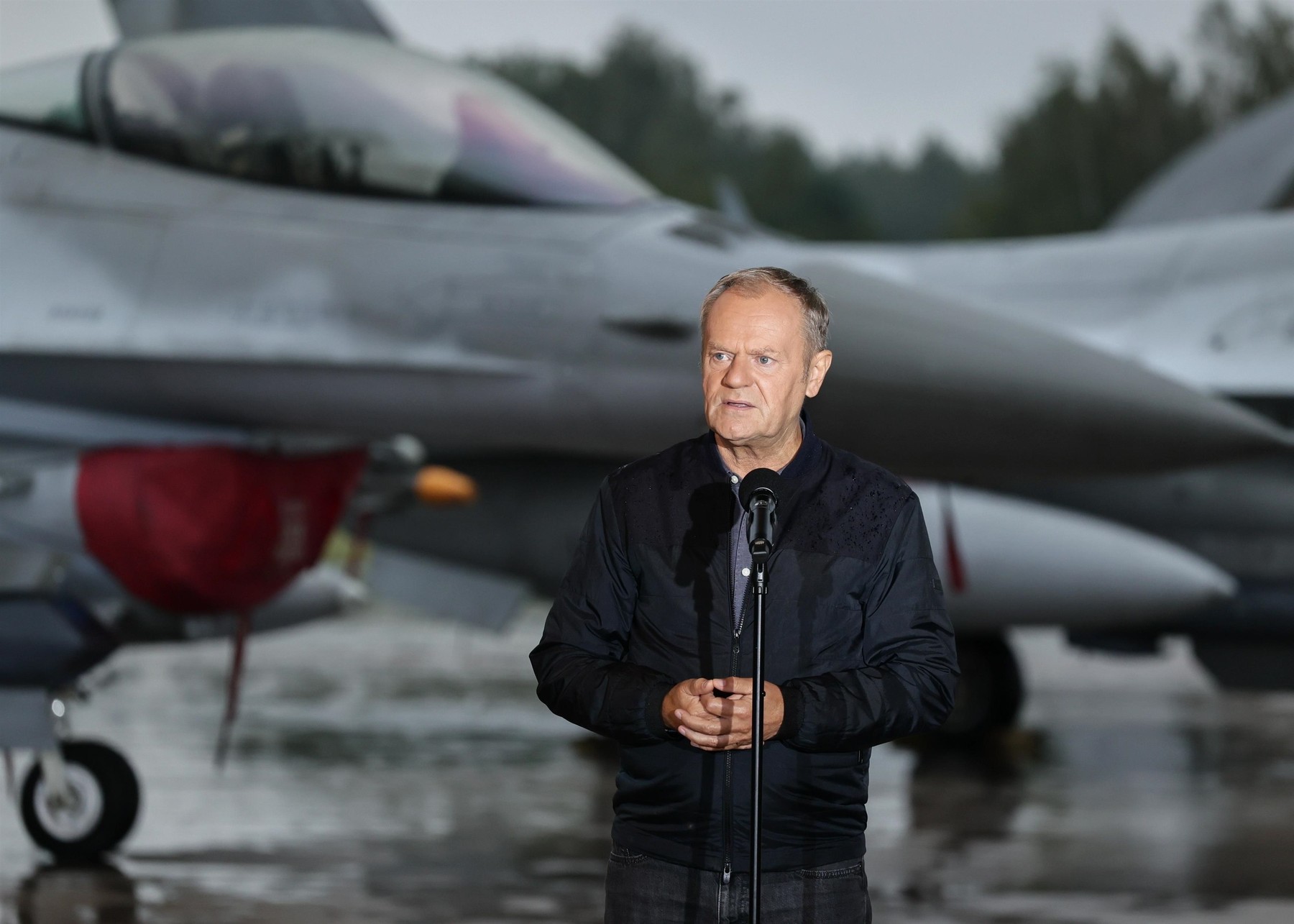 Donald Tusk vorbind la o conferință de presă despre război Ucraina și riscul de escaladare conflict Rusia în regiune | sursa foto: HotNews Donald Tusk vorbind la o conferință de presă despre război Ucraina și riscul de escaladare conflict Rusia în regiune | sursa foto: HotNews