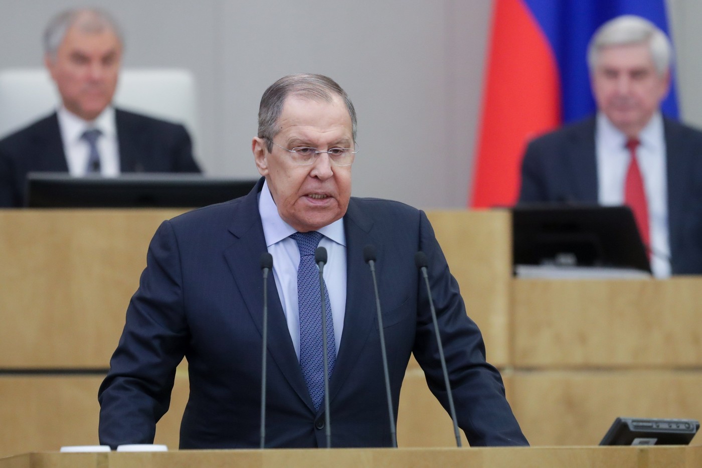 Însărcinata cu afaceri a României la Moscova în fața Ministerului de Externe al Rusiei, în contextul convocării diplomatului român Moscova și tensiunilor diplomatice România-Rusia. | sursa foto: HotNews Însărcinata cu afaceri a României la Moscova în fața Ministerului de Externe al Rusiei, în contextul convocării diplomatului român Moscova și tensiunilor diplomatice România-Rusia. | sursa foto: HotNews