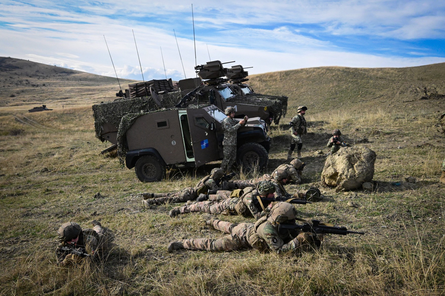 Harta Europei cu zone evidențiate pentru riscul războiului Europa și amenințarea Rusiei, ilustrând strategii de apărare NATO. | sursa foto: HotNews Harta Europei cu zone evidențiate pentru riscul războiului Europa și amenințarea Rusiei, ilustrând strategii de apărare NATO. | sursa foto: HotNews
