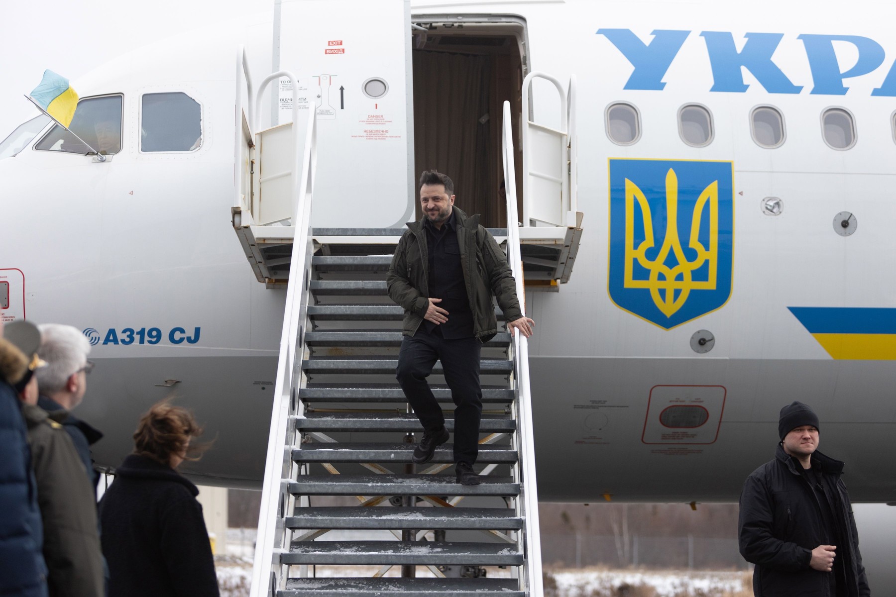 Volodimir Zelenski și Donald Trump discutând la Mar-a-Lago garanții securitate Ucraina și plan pace Ucraina în întâlnirea oficială din Florida | sursa foto: HotNews Volodimir Zelenski și Donald Trump discutând la Mar-a-Lago garanții securitate Ucraina și plan pace Ucraina în întâlnirea oficială din Florida | sursa foto: HotNews
