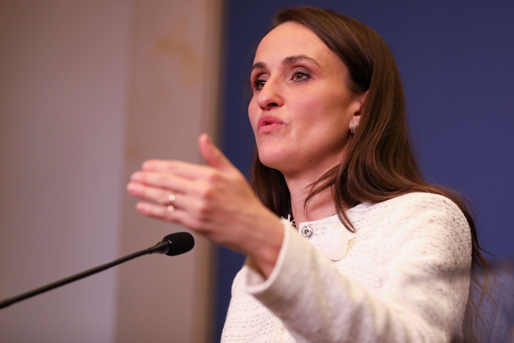 Ministrul Oana Țoiu discutând cu ambasadorii UE la București despre buget european și securitate regională în zona Mării Negre. | sursa foto: HotNews Ministrul Oana Țoiu discutând cu ambasadorii UE la București despre buget european și securitate regională în zona Mării Negre. | sursa foto: HotNews