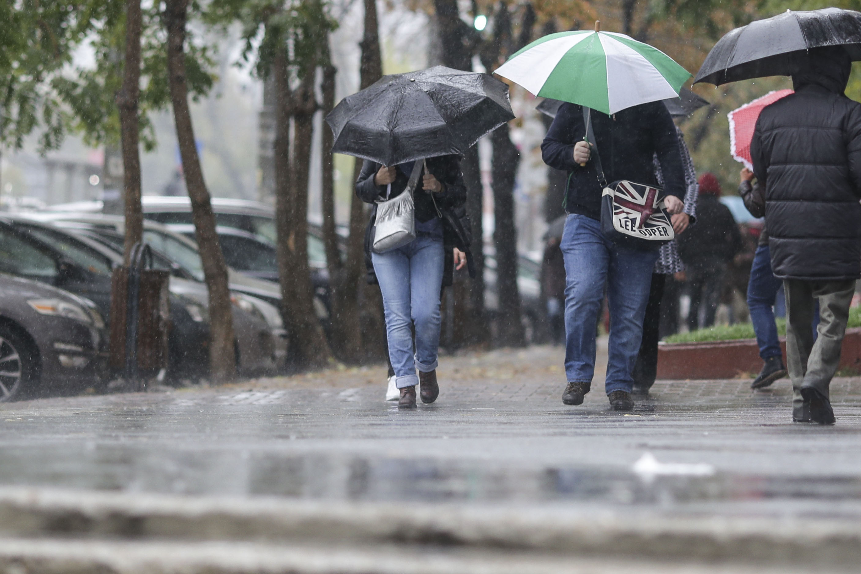 Hartă meteorologică colorată cu zone din estul și sud-estul României sub avertizare meteo cod galben pentru vijelii România și cod galben furtuni. | sursa foto: HotNews Hartă meteorologică colorată cu zone din estul și sud-estul României sub avertizare meteo cod galben pentru vijelii România și cod galben furtuni. | sursa foto: HotNews