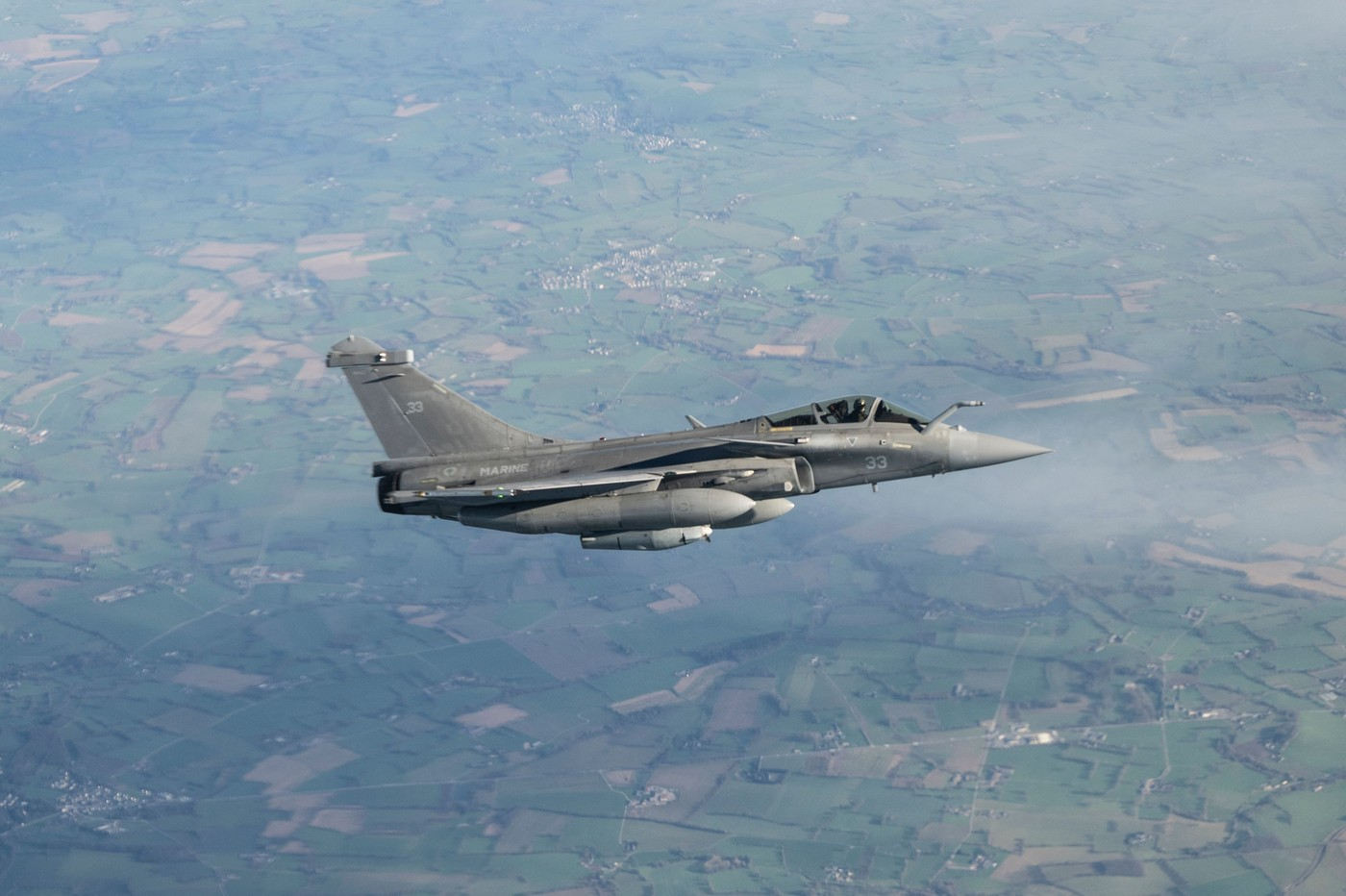 Avioane NATO franceze interceptând și doborând o dronă doborâtă în spațiul aerian Letonia, cu cer senin și radar militar activ. | sursa foto: HotNews Avioane NATO franceze interceptând și doborând o dronă doborâtă în spațiul aerian Letonia, cu cer senin și radar militar activ. | sursa foto: HotNews
