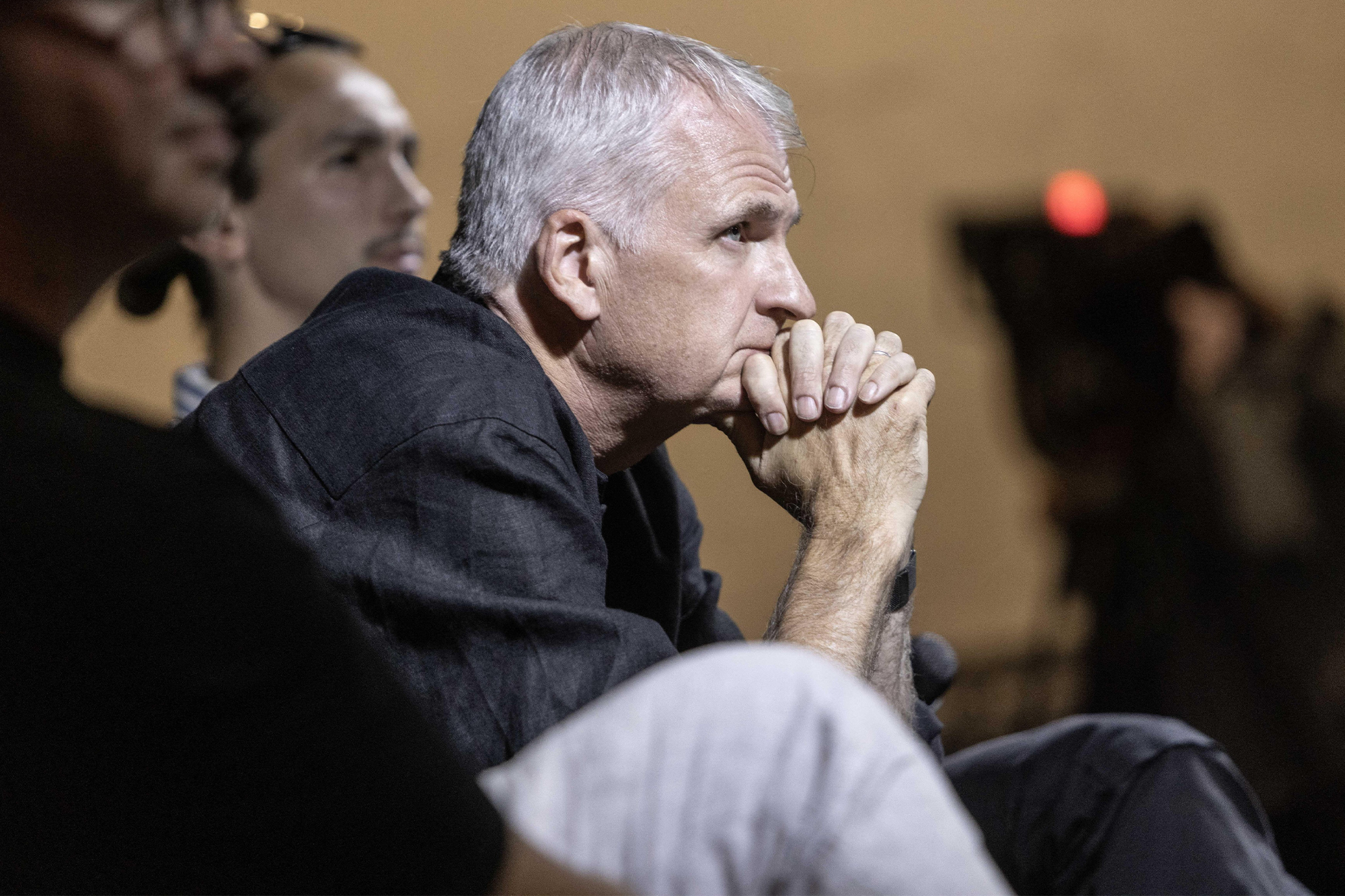 Timothy Snyder vorbind la conferință despre România putere medie și securitatea flanc estic în contextul influenței Rusiei asupra regiunii. | sursa foto: HotNews Timothy Snyder vorbind la conferință despre România putere medie și securitatea flanc estic în contextul influenței Rusiei asupra regiunii. | sursa foto: HotNews