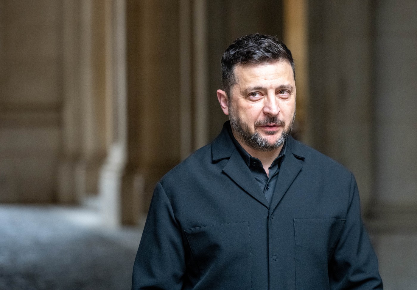Volodimir Zelenski discutând cu Roman Abramovici în Kiev despre mesajul secret pentru negocieri pace în Donbas Ucraina. | sursa foto: HotNews Volodimir Zelenski discutând cu Roman Abramovici în Kiev despre mesajul secret pentru negocieri pace în Donbas Ucraina. | sursa foto: HotNews