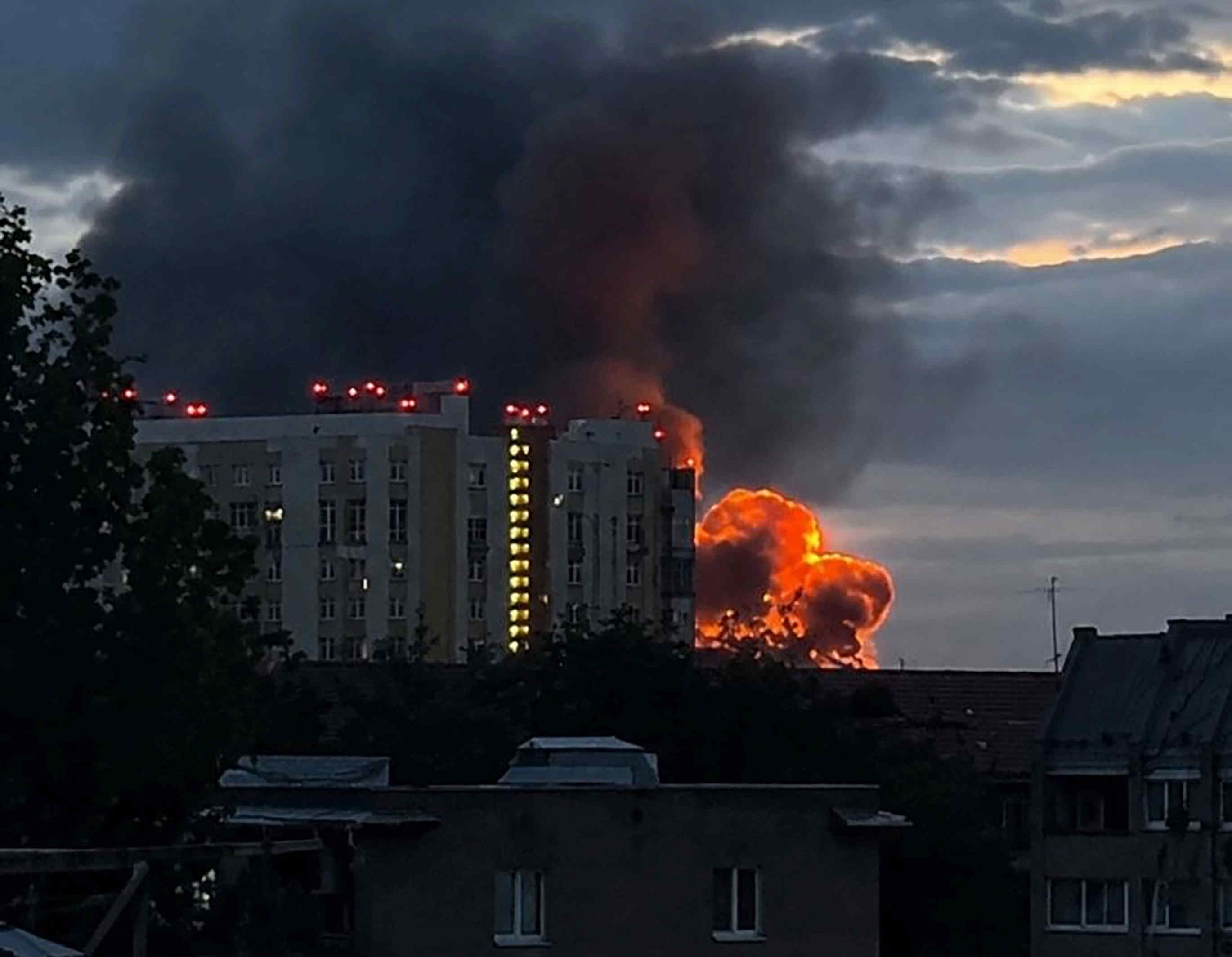 Rachetă balistică Ucraina FP-7 dezvoltată de Fire Point, pregătită pentru testare, cu design aerodinamic și sistem de propulsie vizibil. | sursa foto: HotNews Rachetă balistică Ucraina FP-7 dezvoltată de Fire Point, pregătită pentru testare, cu design aerodinamic și sistem de propulsie vizibil. | sursa foto: HotNews