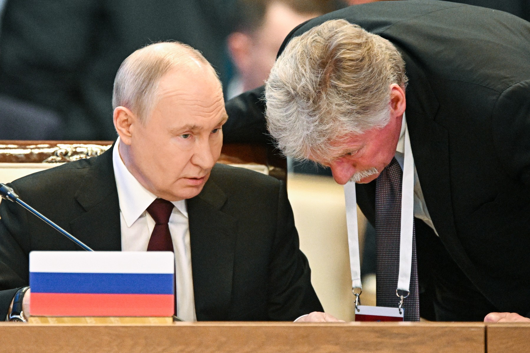 Președinții Zelenski și Putin discutând posibilitatea reluării negocierilor Ucraina Rusia privind conflictul teritorial înainte de summit G20. | sursa foto: HotNews Președinții Zelenski și Putin discutând posibilitatea reluării negocierilor Ucraina Rusia privind conflictul teritorial înainte de summit G20. | sursa foto: HotNews