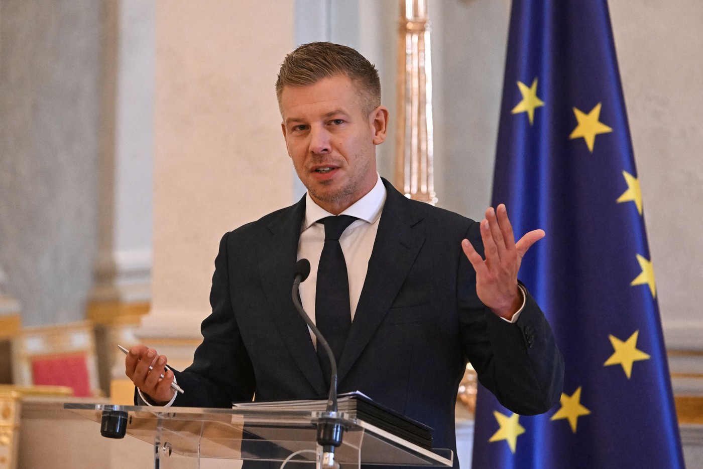 Centrala nucleară Paks funcționând la capacitate redusă lângă Dunăre cu nivel scăzut, afectând rețeaua electrică Ungaria în secetă. | sursa foto: HotNews Centrala nucleară Paks funcționând la capacitate redusă lângă Dunăre cu nivel scăzut, afectând rețeaua electrică Ungaria în secetă. | sursa foto: HotNews
