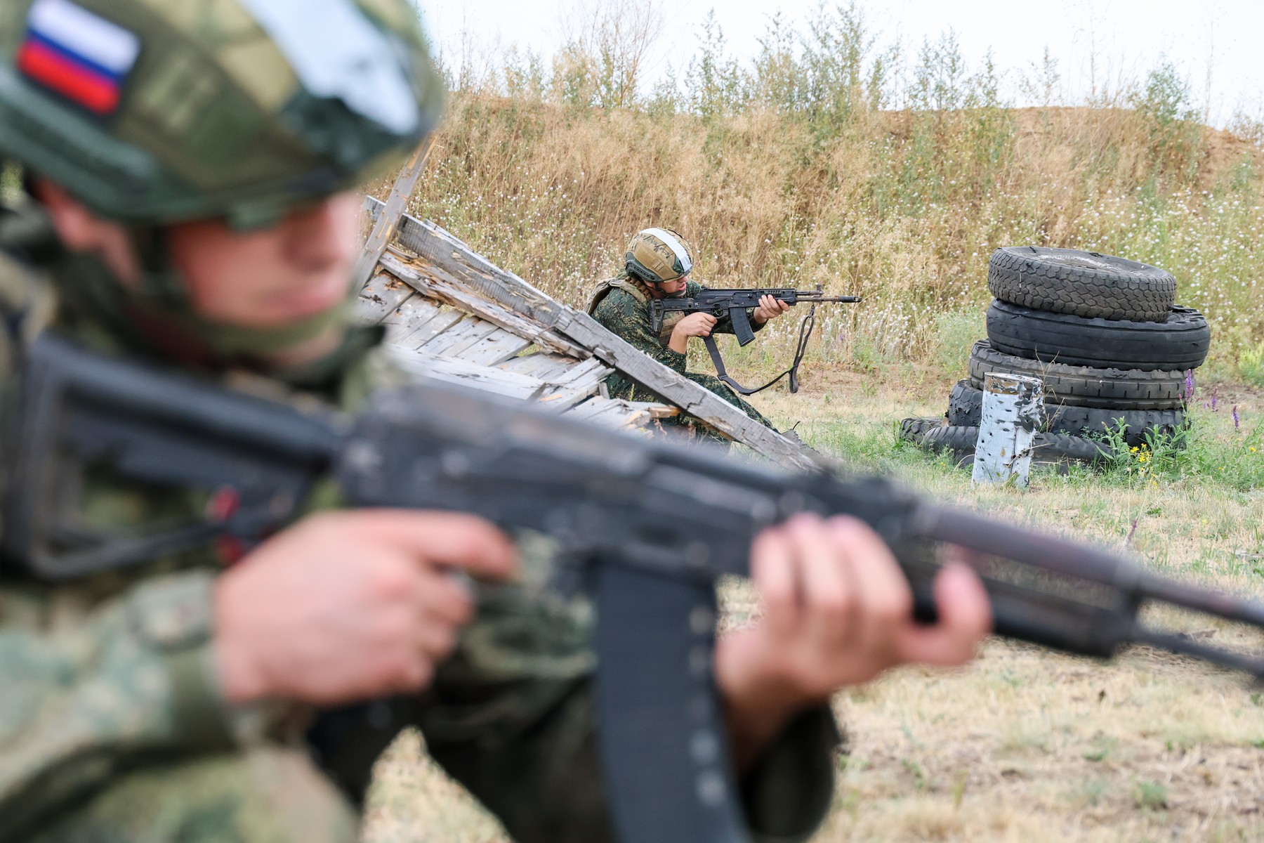 Trupe rusești avansând în Centura Fortărețelor din regiunea Donețk, în ofensiva rusă Ucraina spre Sloviansk și Kramatorsk. | sursa foto: HotNews Trupe rusești avansând în Centura Fortărețelor din regiunea Donețk, în ofensiva rusă Ucraina spre Sloviansk și Kramatorsk. | sursa foto: HotNews