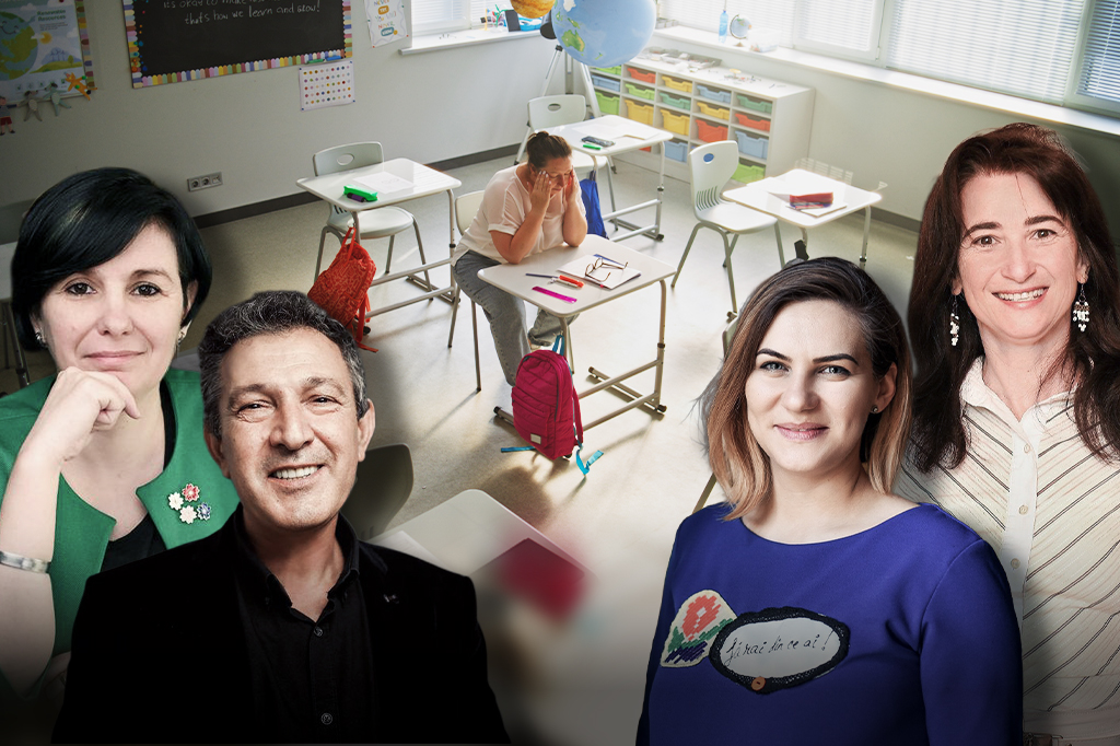 Patru profesori români discutând în clasă despre criza profesorilor România, oboseala profesorilor și digitalizarea educației în școli | sursa foto: HotNews Patru profesori români discutând în clasă despre criza profesorilor România, oboseala profesorilor și digitalizarea educației în școli | sursa foto: HotNews