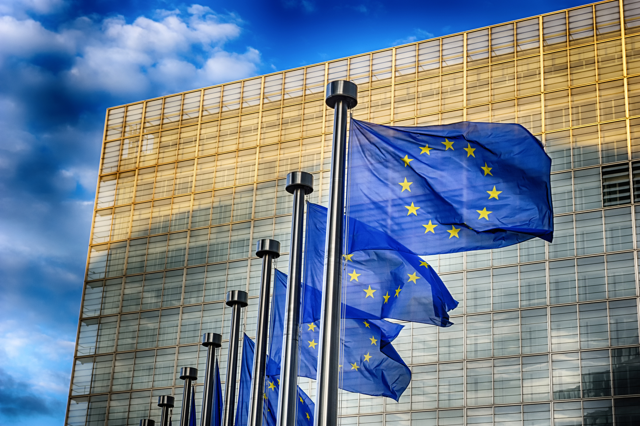 Liderii UE reuniți în sală de conferințe discutând amenințările Trump privind taxele vamale UE și impactul asupra relațiilor transatlantice. | sursa foto: HotNews Liderii UE reuniți în sală de conferințe discutând amenințările Trump privind taxele vamale UE și impactul asupra relațiilor transatlantice. | sursa foto: HotNews