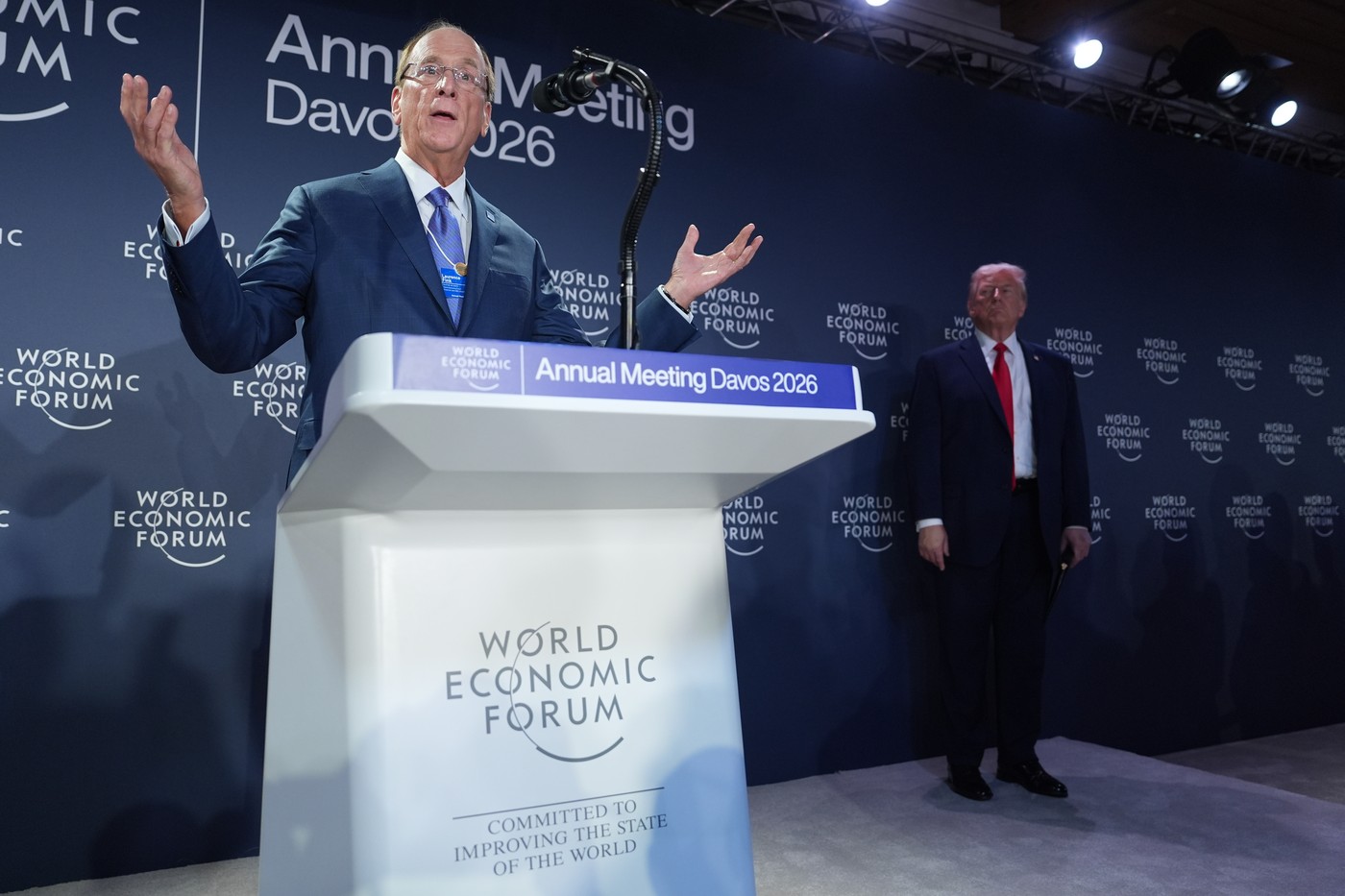 Larry Fink vorbind la Forumul Economic Mondial despre reforma capitalismului și impactul inteligenței artificiale asupra inegalității economice globale. | sursa foto: HotNews Larry Fink vorbind la Forumul Economic Mondial despre reforma capitalismului și impactul inteligenței artificiale asupra inegalității economice globale. | sursa foto: HotNews