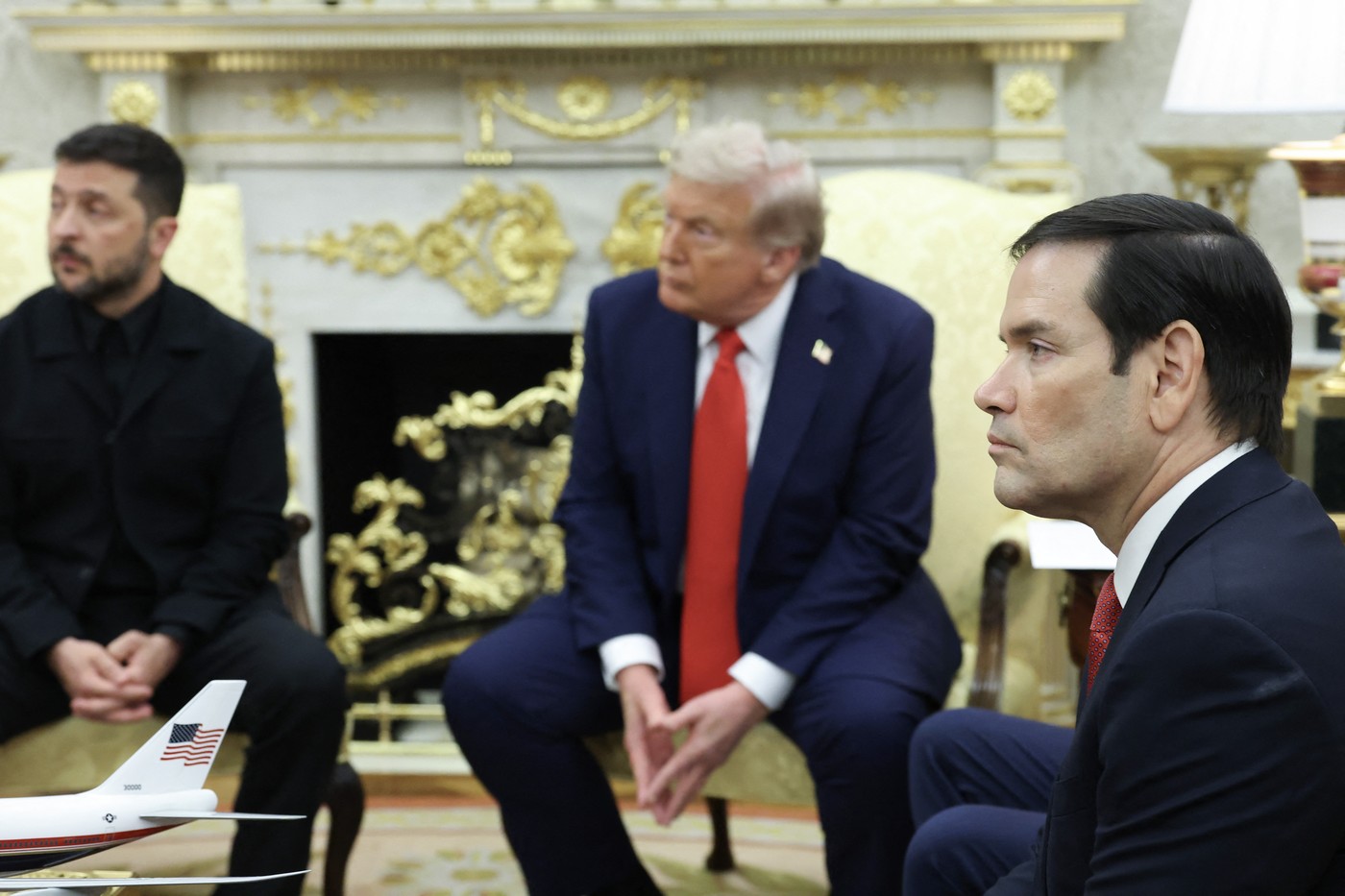 Marco Rubio discutând cu Volodimir Zelenski la Conferința de Securitate München despre război Ucraina și cooperarea transatlantică. | sursa foto: HotNews Marco Rubio discutând cu Volodimir Zelenski la Conferința de Securitate München despre război Ucraina și cooperarea transatlantică. | sursa foto: HotNews