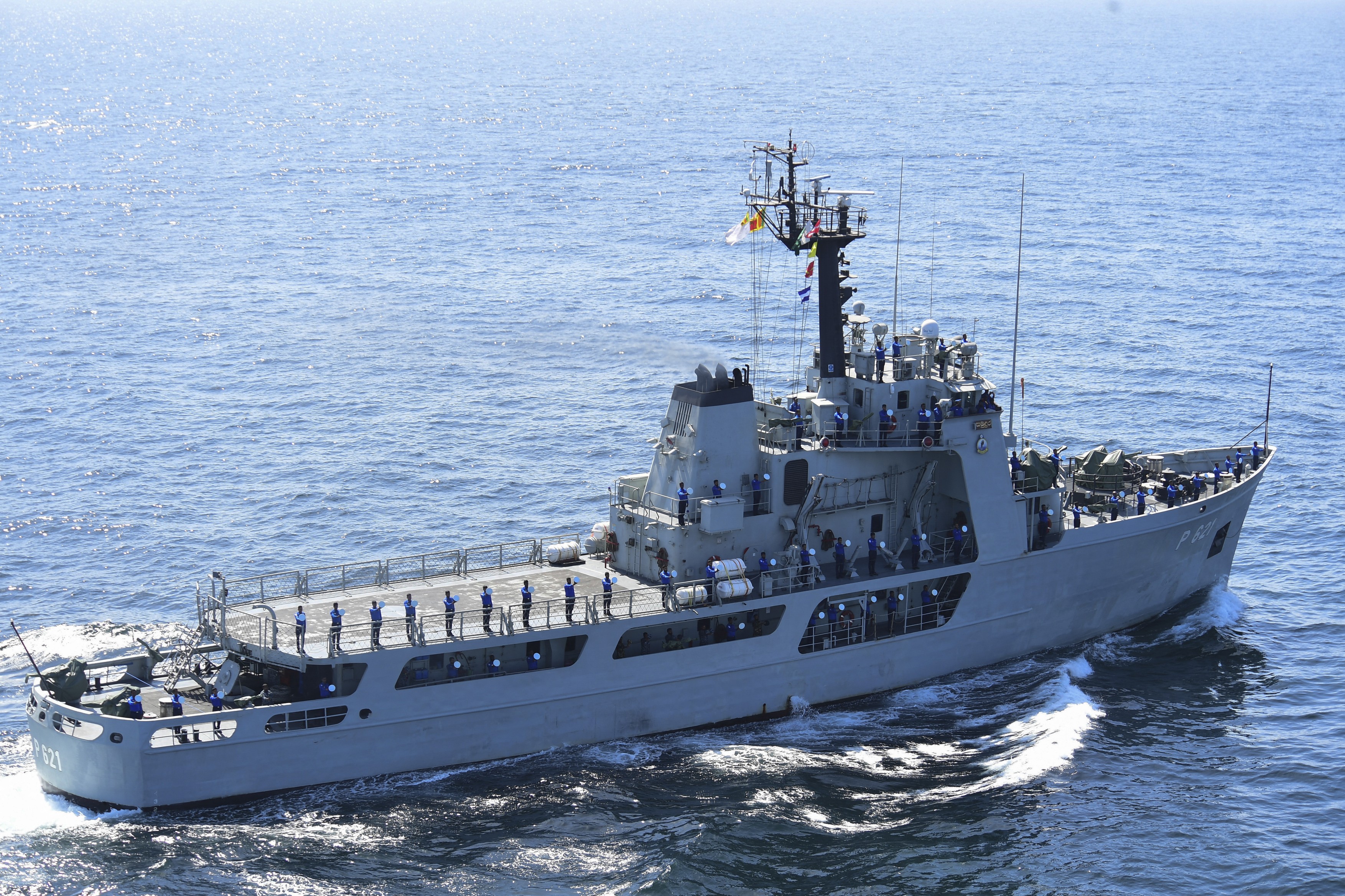 Fregată iraniană IRIS Dena avariată în urma atacului submarin, cu echipaj și persoane dispărute în operațiunea salvare Sri Lanka. | sursa foto: HotNews Fregată iraniană IRIS Dena avariată în urma atacului submarin, cu echipaj și persoane dispărute în operațiunea salvare Sri Lanka. | sursa foto: HotNews