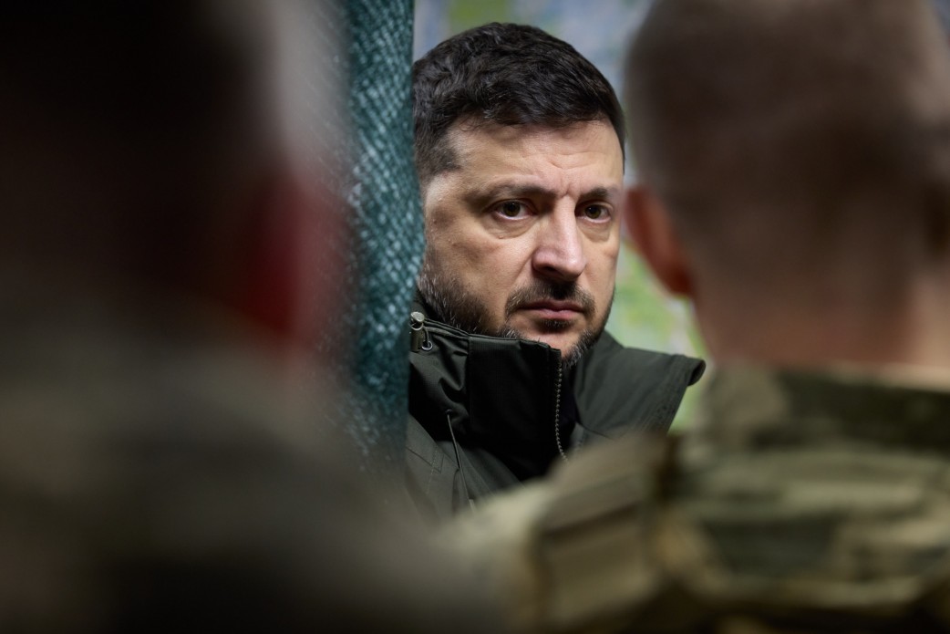 Președintele Zelenski critică prelungirea sancțiunilor petrol rusesc de SUA în contextul creșterii atacurilor Ucraina și exporturi Rusia. | sursa foto: HotNews Președintele Zelenski critică prelungirea sancțiunilor petrol rusesc de SUA în contextul creșterii atacurilor Ucraina și exporturi Rusia. | sursa foto: HotNews