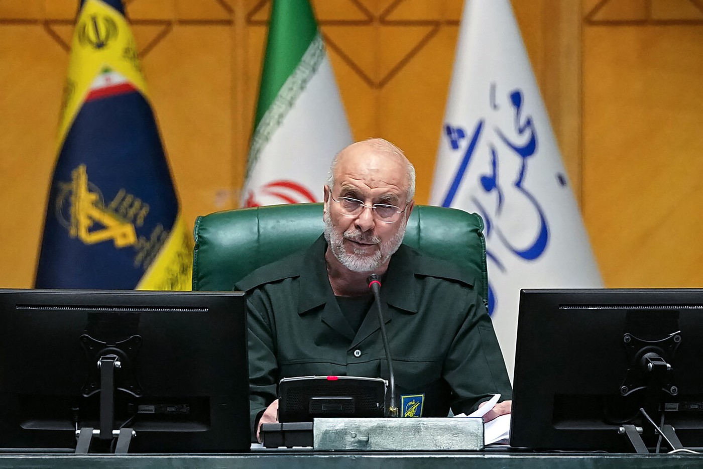 Harta Strâmtorii Ormuz cu nave militare și comerciale în zonă, ilustrând blocada navală și negocierile Iran-SUA pentru ridicarea restricțiilor. | sursa foto: HotNews Harta Strâmtorii Ormuz cu nave militare și comerciale în zonă, ilustrând blocada navală și negocierile Iran-SUA pentru ridicarea restricțiilor. | sursa foto: HotNews
