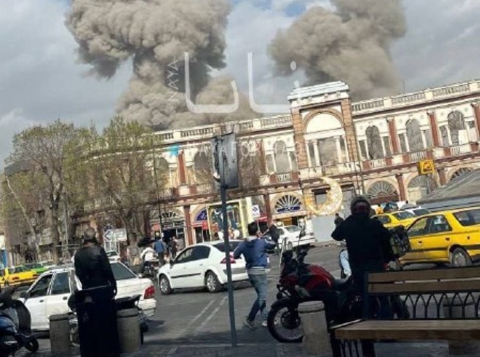 Locuitori din Teheran sărbătorind în stradă după declarațiile Trump despre moartea lui Khamenei și protestele Iran din orașe | sursa foto: Profit Locuitori din Teheran sărbătorind în stradă după declarațiile Trump despre moartea lui Khamenei și protestele Iran din orașe | sursa foto: Profit