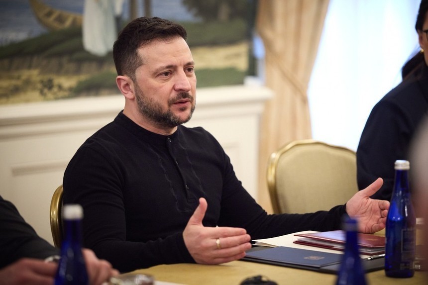 Volodimir Zelenski și delegații din Ucraina, SUA și Rusia în discuții trilaterale privind acord pace Donbas și garanții securitate în Emiratele Arabe Unite | sursa foto: Profit Volodimir Zelenski și delegații din Ucraina, SUA și Rusia în discuții trilaterale privind acord pace Donbas și garanții securitate în Emiratele Arabe Unite | sursa foto: Profit
