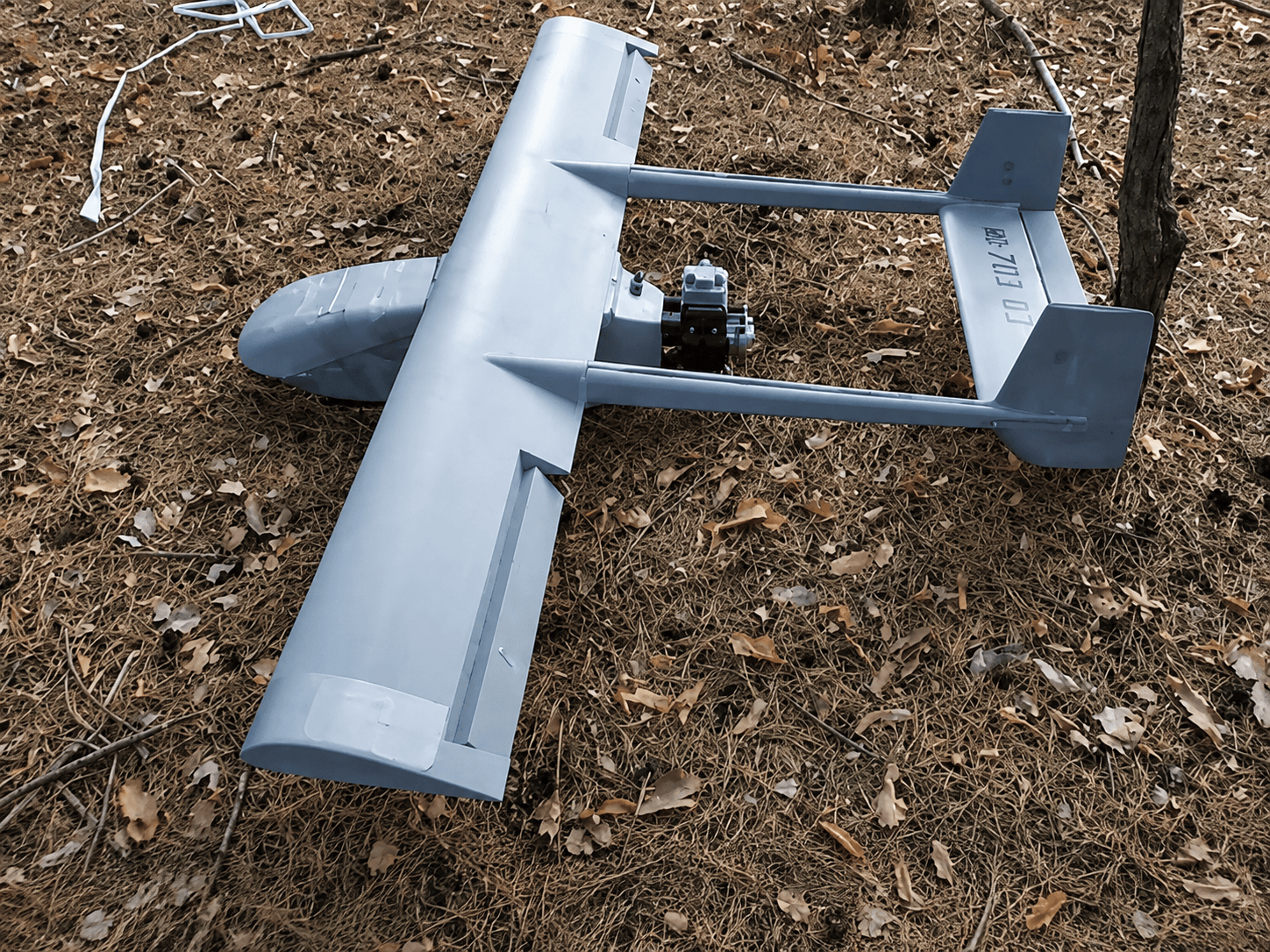 Dronă explozivă Bulgaria detonând într-un câmp lângă frontiera cu România, evidențiind limitările radarelor anti-dronă în securitatea frontieră. | sursa foto: Profit Dronă explozivă Bulgaria detonând într-un câmp lângă frontiera cu România, evidențiind limitările radarelor anti-dronă în securitatea frontieră. | sursa foto: Profit