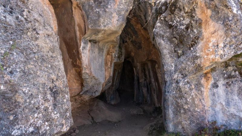Rețea subterană de tuneluri incașe săpate în piatră, parte din Cusco arheologie și civilizație incașă veche. | sursa foto: PlayTech Rețea subterană de tuneluri incașe săpate în piatră, parte din Cusco arheologie și civilizație incașă veche. | sursa foto: PlayTech