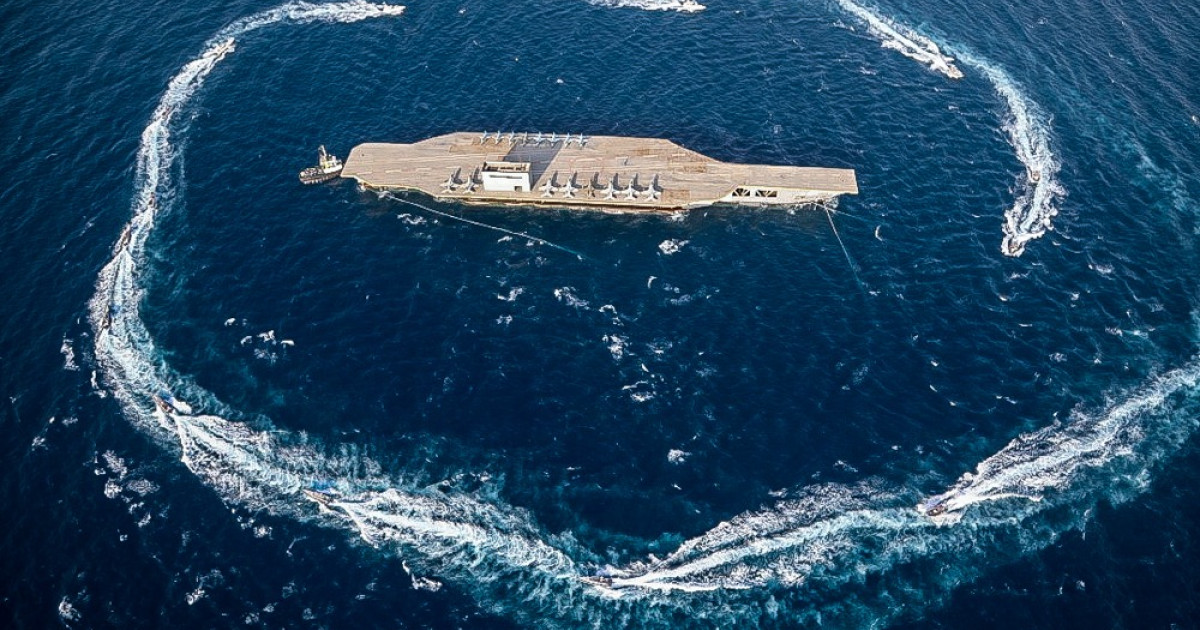 Nave comerciale și militare traversând Strâmtoarea Ormuz în contextul războiului din Orientul Mijlociu și impactului asupra prețului petrolului. | sursa foto: Digi24 Nave comerciale și militare traversând Strâmtoarea Ormuz în contextul războiului din Orientul Mijlociu și impactului asupra prețului petrolului. | sursa foto: Digi24