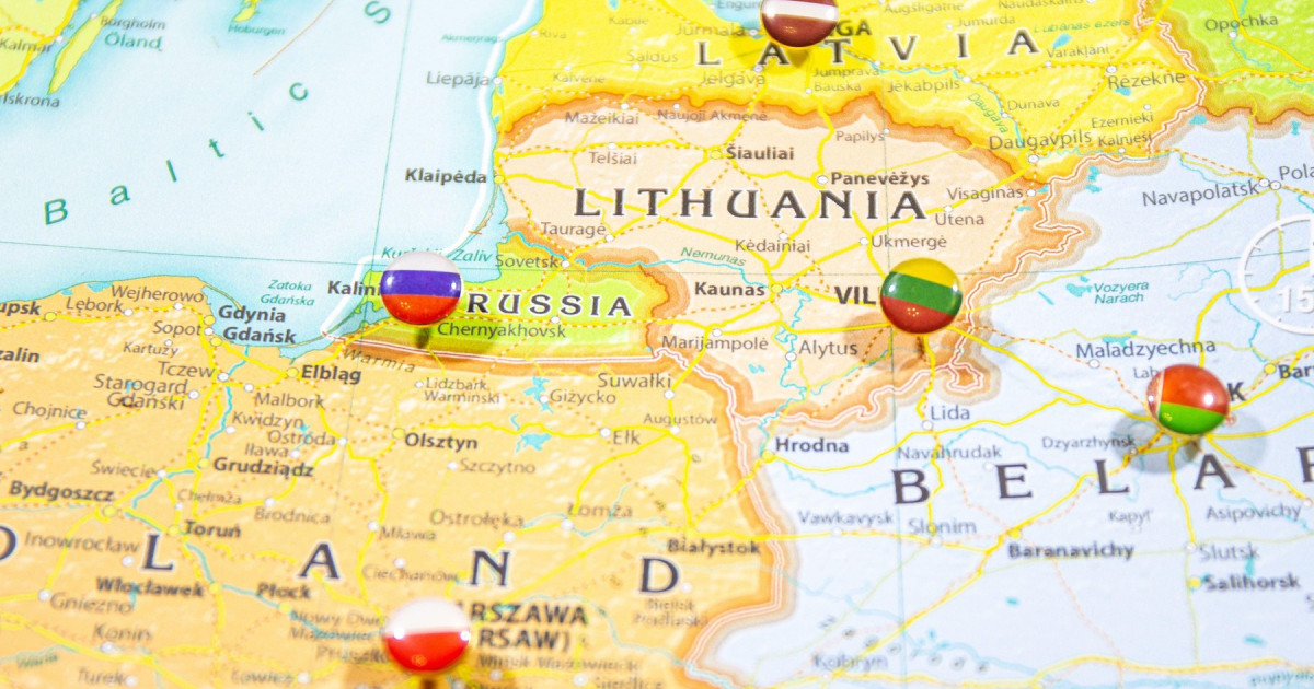 Hărți și grafice militare arătând exerciții NATO în jurul exclavei Kaliningrad și scenarii de blocadă maritimă în Marea Baltică. | sursa foto: Digi24 Hărți și grafice militare arătând exerciții NATO în jurul exclavei Kaliningrad și scenarii de blocadă maritimă în Marea Baltică. | sursa foto: Digi24