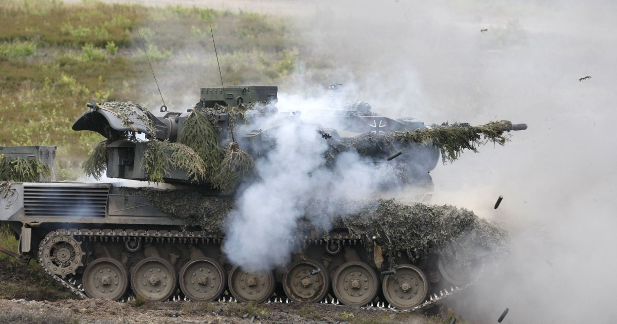 Sistemul Gepard antiaerian în poziție de luptă, cu tunuri de 35 mm și radar activ, utilizat pentru apărare drone cu Rheinmetall muniție. | sursa foto: Digi24 Sistemul Gepard antiaerian în poziție de luptă, cu tunuri de 35 mm și radar activ, utilizat pentru apărare drone cu Rheinmetall muniție. | sursa foto: Digi24