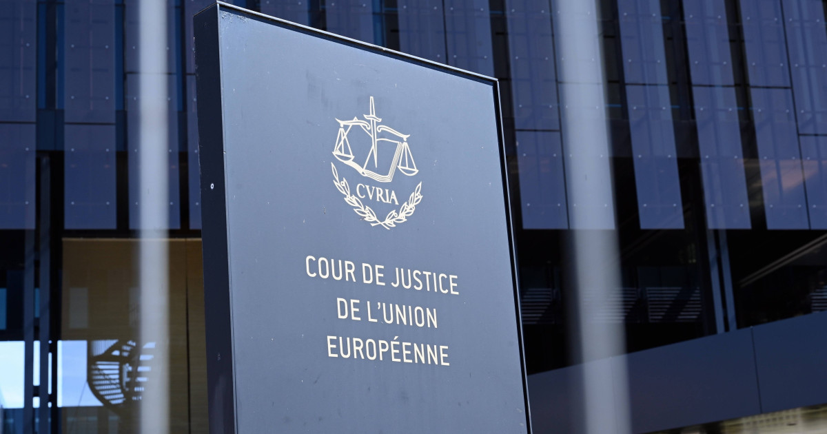 Depozit de deșeuri neconform în România, cu echipamente de reabilitare în acțiune pentru conformare Curtea de Justiție UE. | sursa foto: Digi24 Depozit de deșeuri neconform în România, cu echipamente de reabilitare în acțiune pentru conformare Curtea de Justiție UE. | sursa foto: Digi24