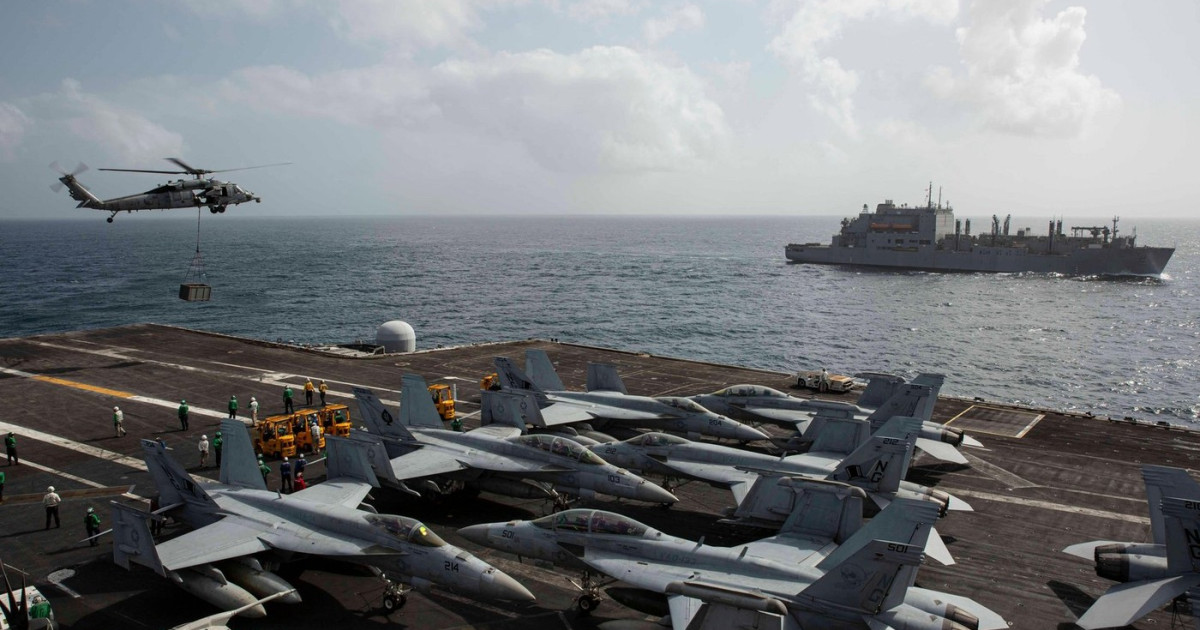 Portavionul USS Abraham Lincoln însoțit de distrugătoare în Golful Persic, parte din armada americană Iran în tensiuni militare Orientul Mijlociu. | sursa foto: Digi24 Portavionul USS Abraham Lincoln însoțit de distrugătoare în Golful Persic, parte din armada americană Iran în tensiuni militare Orientul Mijlociu. | sursa foto: Digi24
