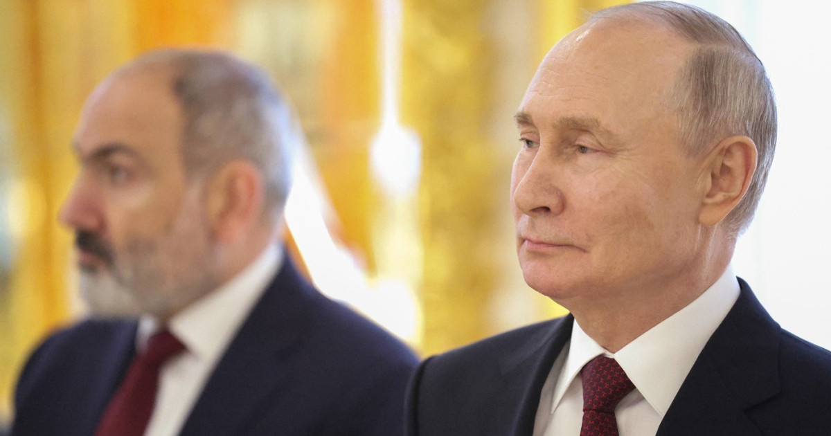 Premierul Nikol Pashinyan discursând în fața susținătorilor în campania pentru alegeri parlamentare Armenia, evidențiind influența Rusia și relațiile Armenia-UE. | sursa foto: Digi24 Premierul Nikol Pashinyan discursând în fața susținătorilor în campania pentru alegeri parlamentare Armenia, evidențiind influența Rusia și relațiile Armenia-UE. | sursa foto: Digi24
