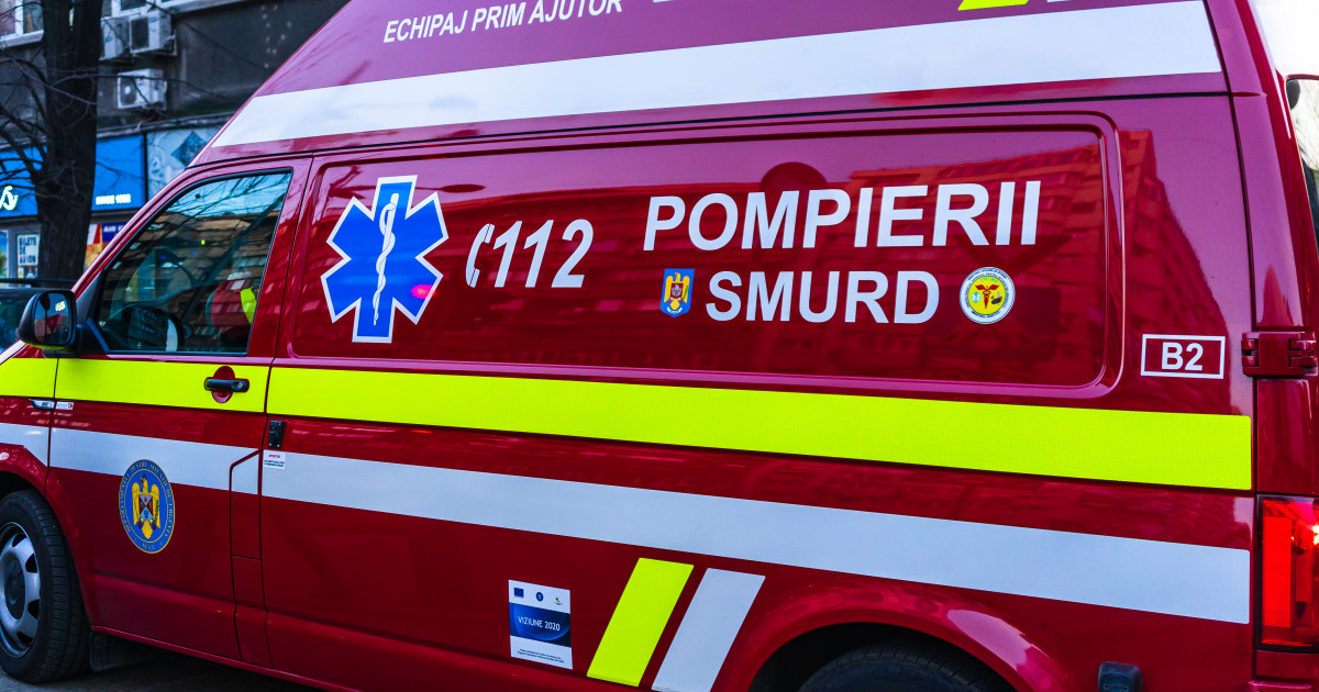 Pompieri evacuând copii și femei dintr-un bloc din Tomești în timpul unui incendiu bloc Iași cu victime incendiu și intervenție de urgență | sursa foto: Digi24 Pompieri evacuând copii și femei dintr-un bloc din Tomești în timpul unui incendiu bloc Iași cu victime incendiu și intervenție de urgență | sursa foto: Digi24