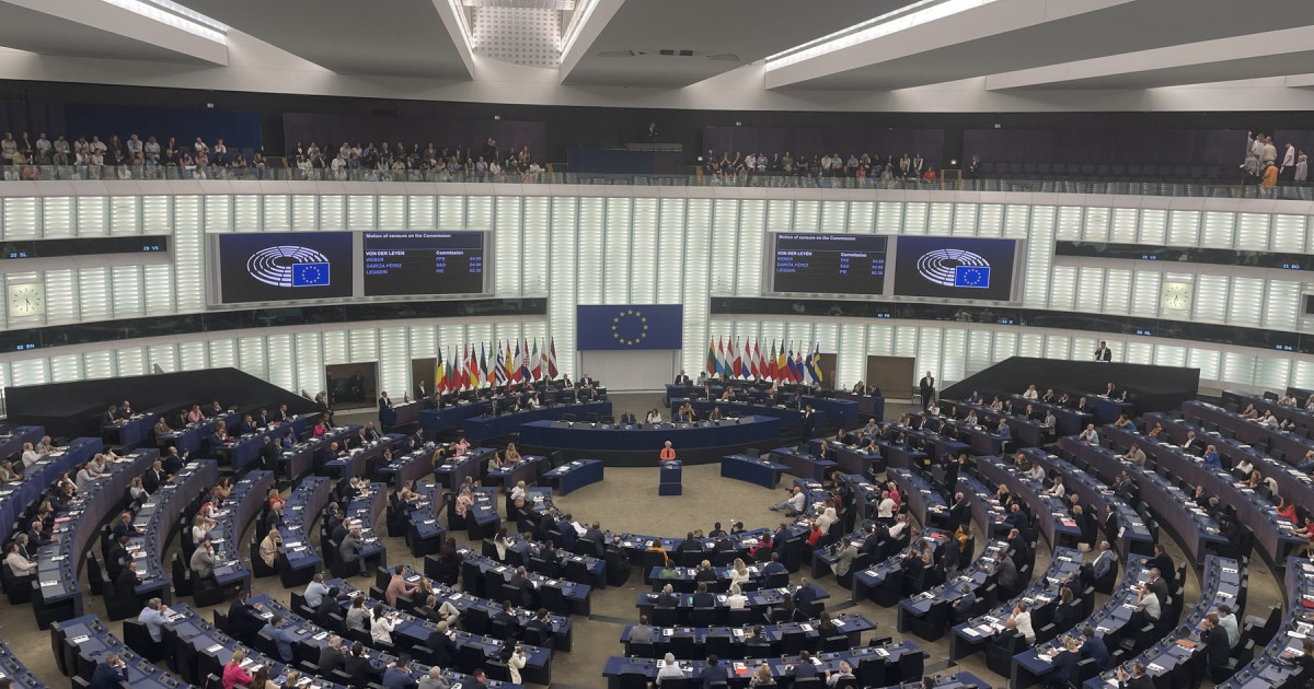 Parlamentari europeni dezbătând și votând în plenul Parlamentului European pentru scut european pentru democrație împotriva atacurilor hibride și pentru reziliență democratică. | sursa foto: Digi24 Parlamentari europeni dezbătând și votând în plenul Parlamentului European pentru scut european pentru democrație împotriva atacurilor hibride și pentru reziliență democratică. | sursa foto: Digi24