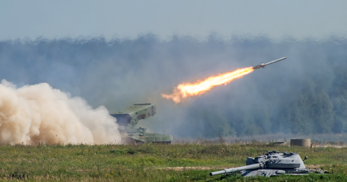 Trupe rusești avansând pe teren accidentat în regiunea Zaporojie, consolidând controlul teritorial în campania militară Rusia Ucraina. | sursa foto: Digi24 Trupe rusești avansând pe teren accidentat în regiunea Zaporojie, consolidând controlul teritorial în campania militară Rusia Ucraina. | sursa foto: Digi24