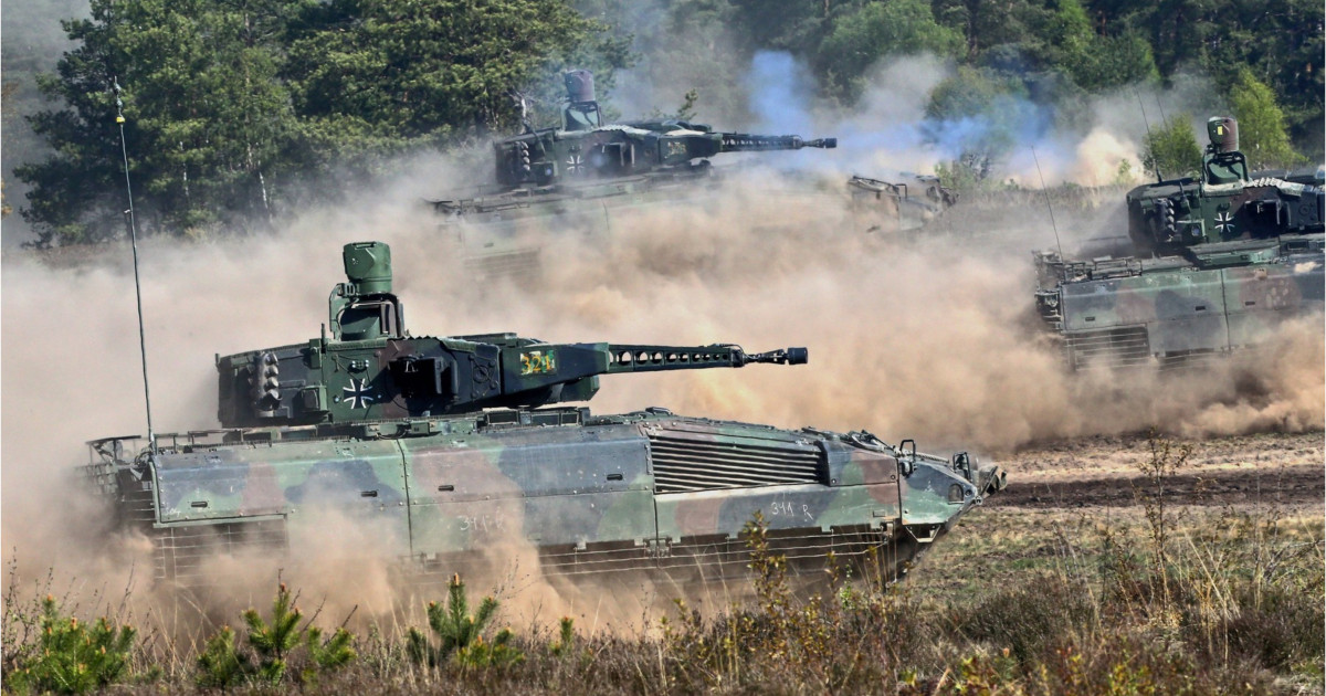 Soldați germani în echipament militar modern, simbolizând reînarmarea rapidă a Germaniei și impactul asupra securității Europei și AfD Germania. | sursa foto: Digi24 Soldați germani în echipament militar modern, simbolizând reînarmarea rapidă a Germaniei și impactul asupra securității Europei și AfD Germania. | sursa foto: Digi24