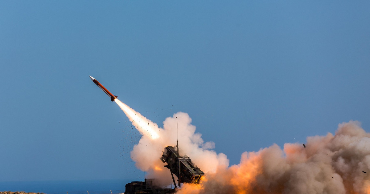 Sisteme de rachete interceptoare Patriot în depozit militar european, evidențiind stocuri limitate pentru apărare aeriană Ucraina. | sursa foto: Digi24 Sisteme de rachete interceptoare Patriot în depozit militar european, evidențiind stocuri limitate pentru apărare aeriană Ucraina. | sursa foto: Digi24